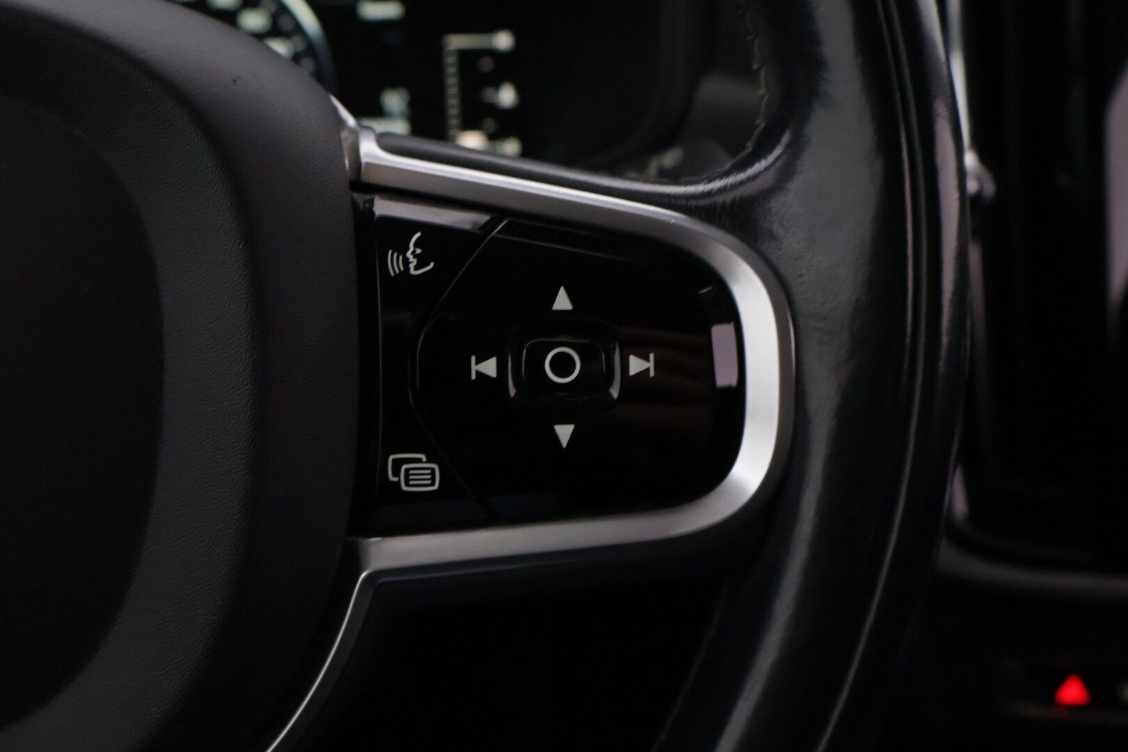 Volvo V90 2017 D3 AWD Momentum aut - | Ei Adblue-järjestelmää | Webasto | ACC | Pilot Assist | Sähköinen vetokoukku | Kaukovalo automatiikka | Ratinlämmitin |