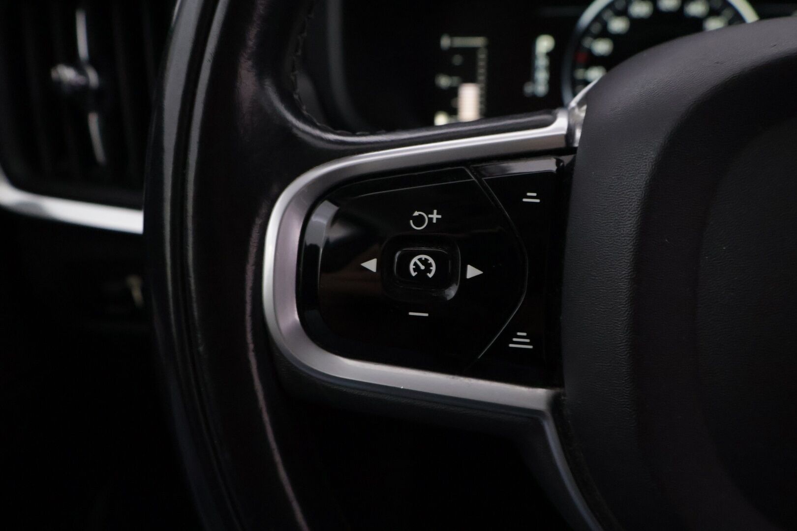 Volvo V90 2017 D3 AWD Momentum aut - | Ei Adblue-järjestelmää | Webasto | ACC | Pilot Assist | Sähköinen vetokoukku | Kaukovalo automatiikka | Ratinlämmitin |