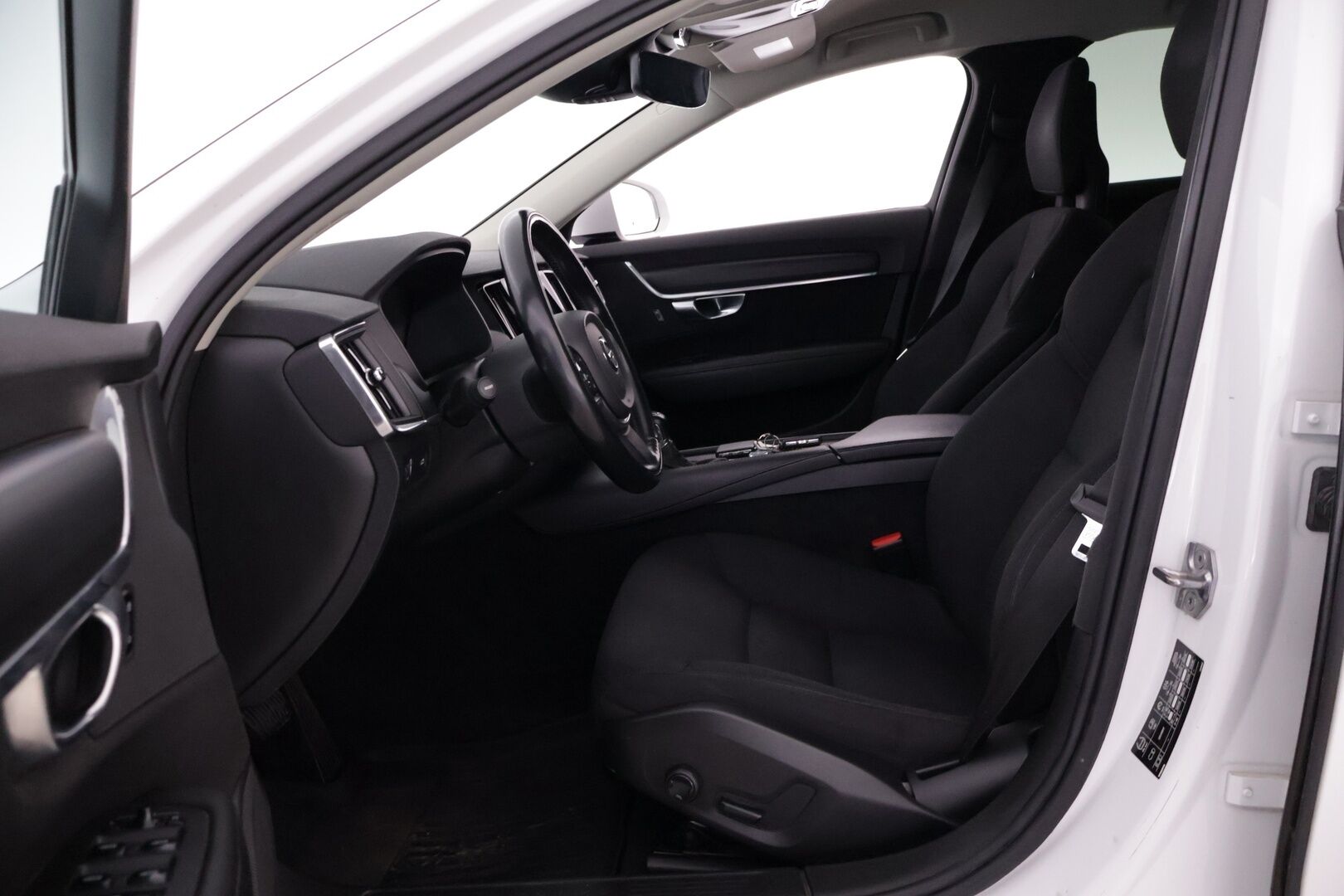 Volvo V90 2017 D3 AWD Momentum aut - | Ei Adblue-järjestelmää | Webasto | ACC | Pilot Assist | Sähköinen vetokoukku | Kaukovalo automatiikka | Ratinlämmitin |