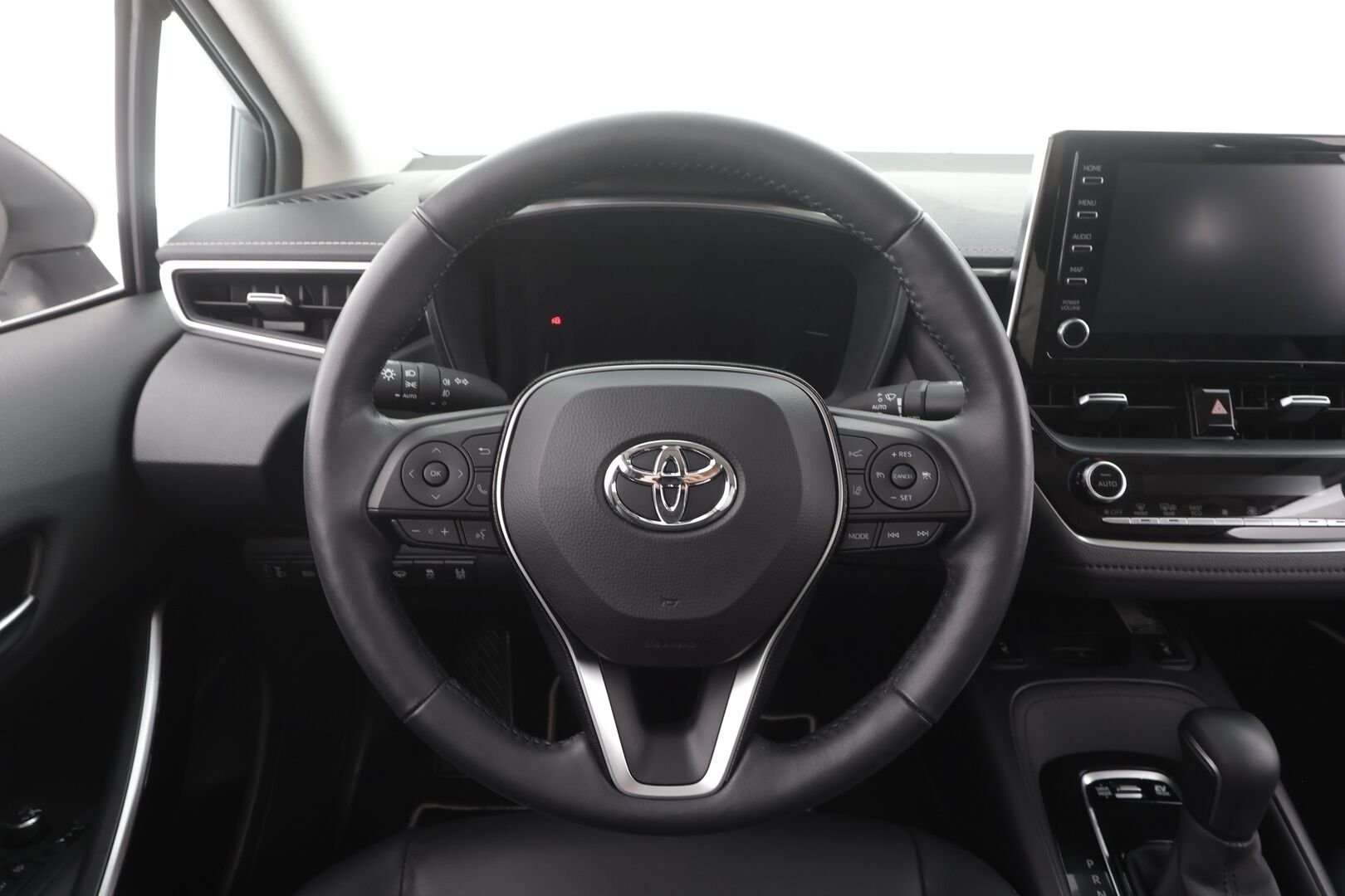 Toyota Corolla 2021 Sedan 1,8 Hybrid Style - | ACC | Kaistavahti | Katvevaroitin | Navi | LED | Puolinahat | P.Kamera | Ratinlämmitin | Keyless | Apple&Android | 1.Om Suomi-auto | Kahdet renkaat aluvanteilla | Merkkihuollettu | Huippusiisti |