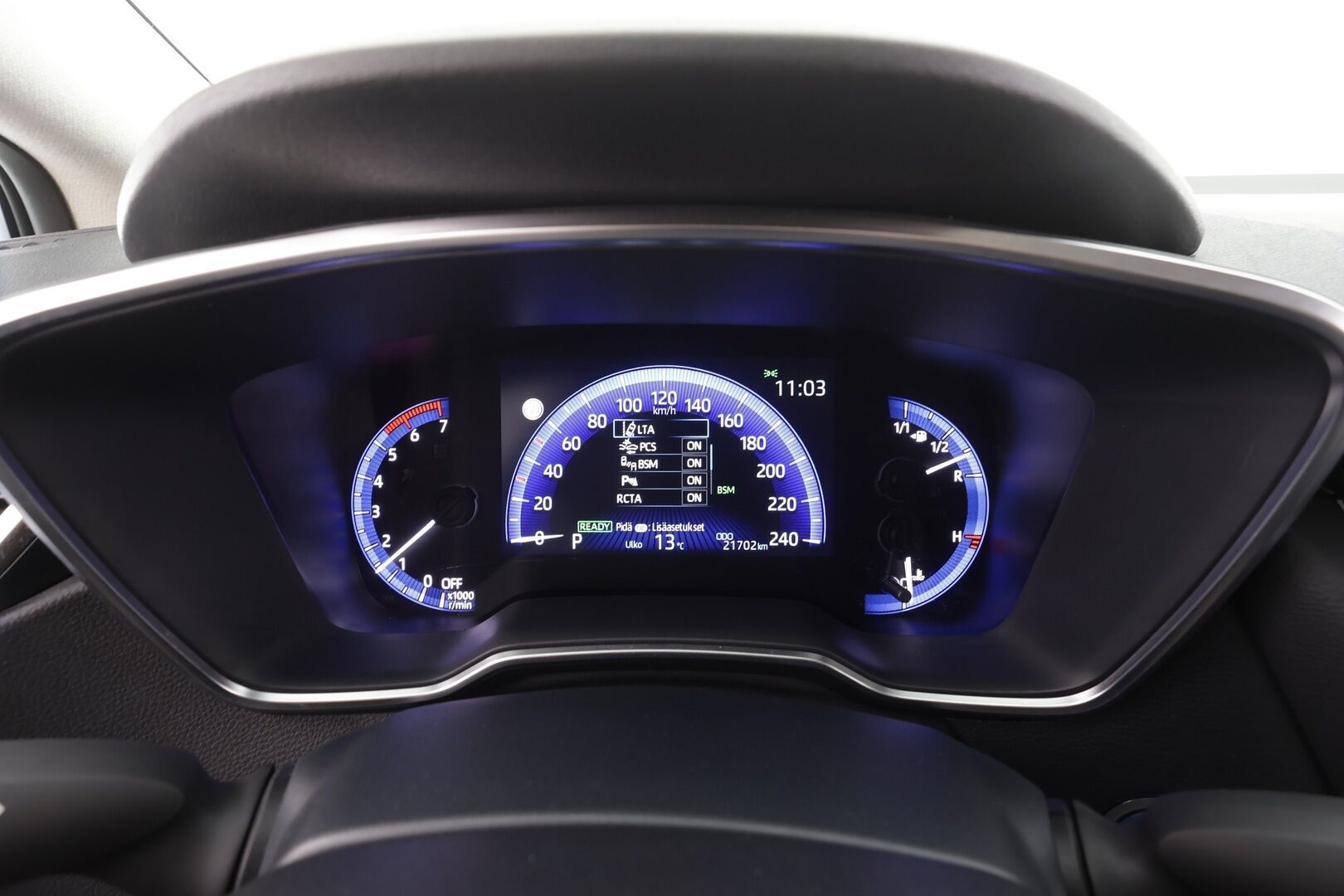 Toyota Corolla 2021 Sedan 1,8 Hybrid Style - | ACC | Kaistavahti | Katvevaroitin | Navi | LED | Puolinahat | P.Kamera | Ratinlämmitin | Keyless | Apple&Android | 1.Om Suomi-auto | Kahdet renkaat aluvanteilla | Merkkihuollettu | Huippusiisti |