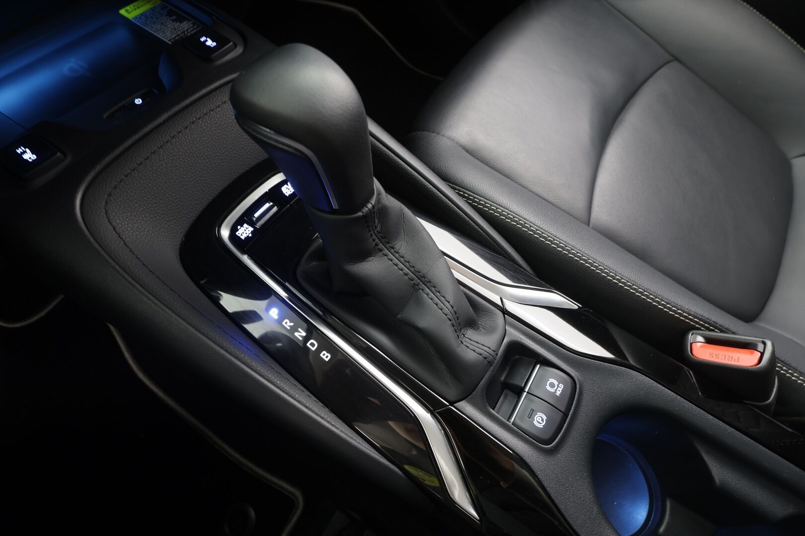 Toyota Corolla 2021 Sedan 1,8 Hybrid Style - | ACC | Kaistavahti | Katvevaroitin | Navi | LED | Puolinahat | P.Kamera | Ratinlämmitin | Keyless | Apple&Android | 1.Om Suomi-auto | Kahdet renkaat aluvanteilla | Merkkihuollettu | Huippusiisti |