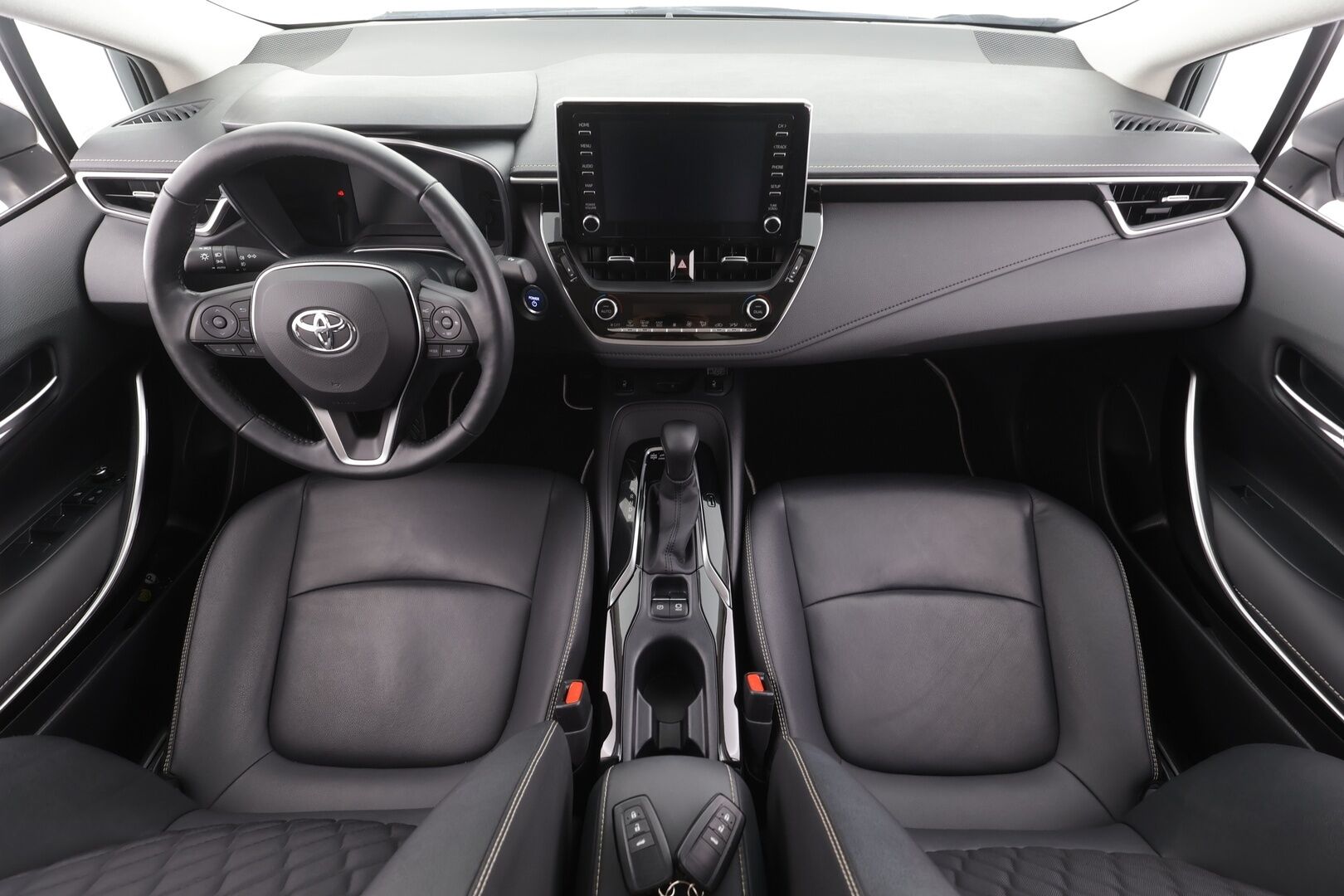 Toyota Corolla 2021 Sedan 1,8 Hybrid Style - | ACC | Kaistavahti | Katvevaroitin | Navi | LED | Puolinahat | P.Kamera | Ratinlämmitin | Keyless | Apple&Android | 1.Om Suomi-auto | Kahdet renkaat aluvanteilla | Merkkihuollettu | Huippusiisti |