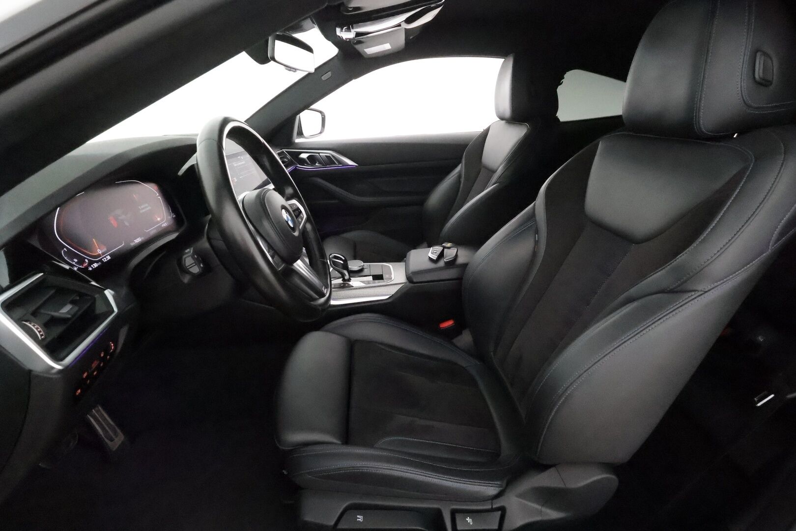 BMW 420 2021 G22 Coupé 420i A Business M Sport **Laser  / Sporttipenkit / Comfort Access / Digimittaristo / Vakkari / P.kamera** - 3,99 % KORKOTARJOUS TÄHÄN AUTOON - Suomi-auto / Huippuhieno / Kahdet renkaat aluvanteilla / Nahka-alcantara