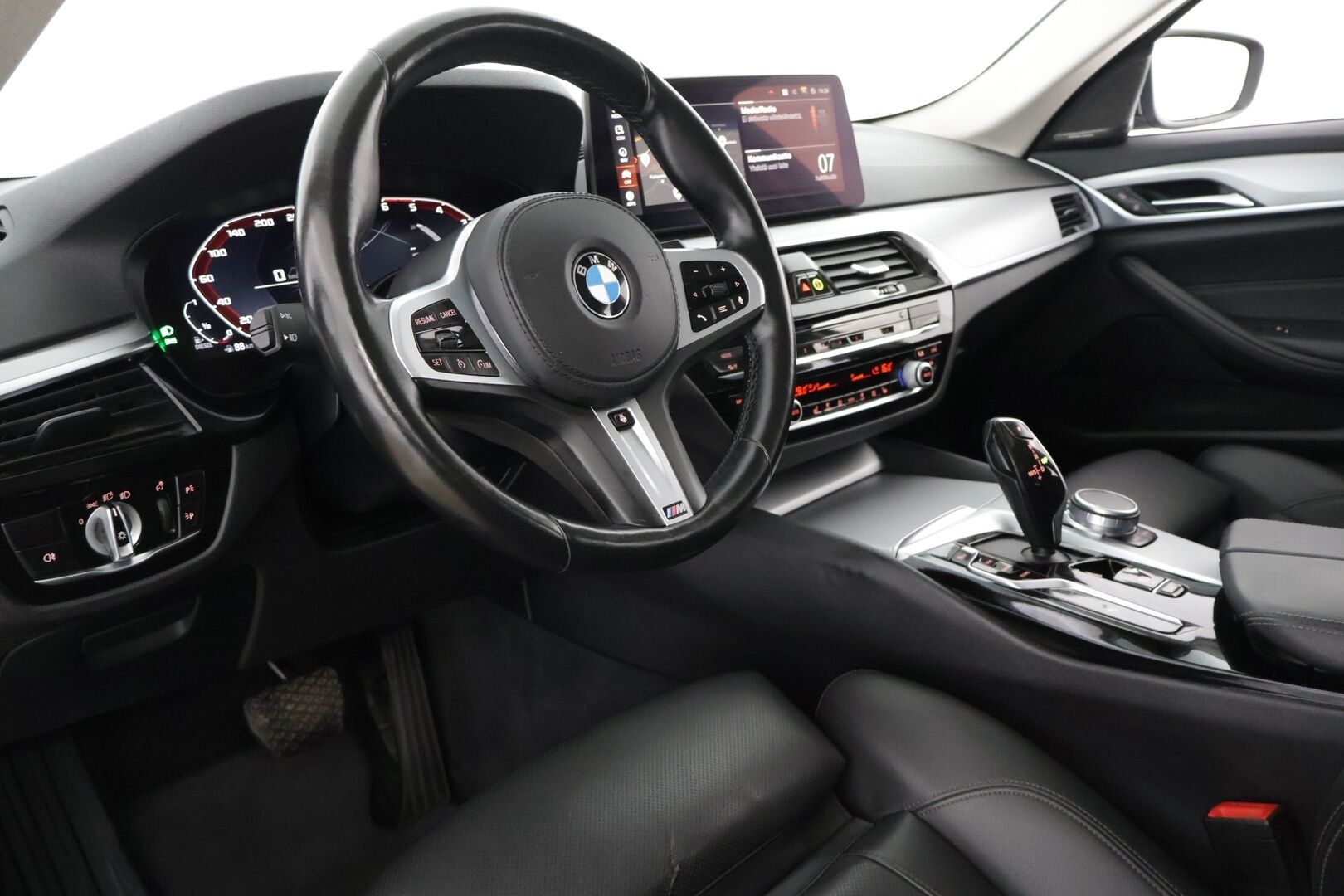 BMW 520 2021 G31 Touring 520d A xDrive MHEV - Hifi | Sporttipenkit | Webasto | Lämpöratti | Kahdet renkaat vanteineen | Hyvät huollot! 