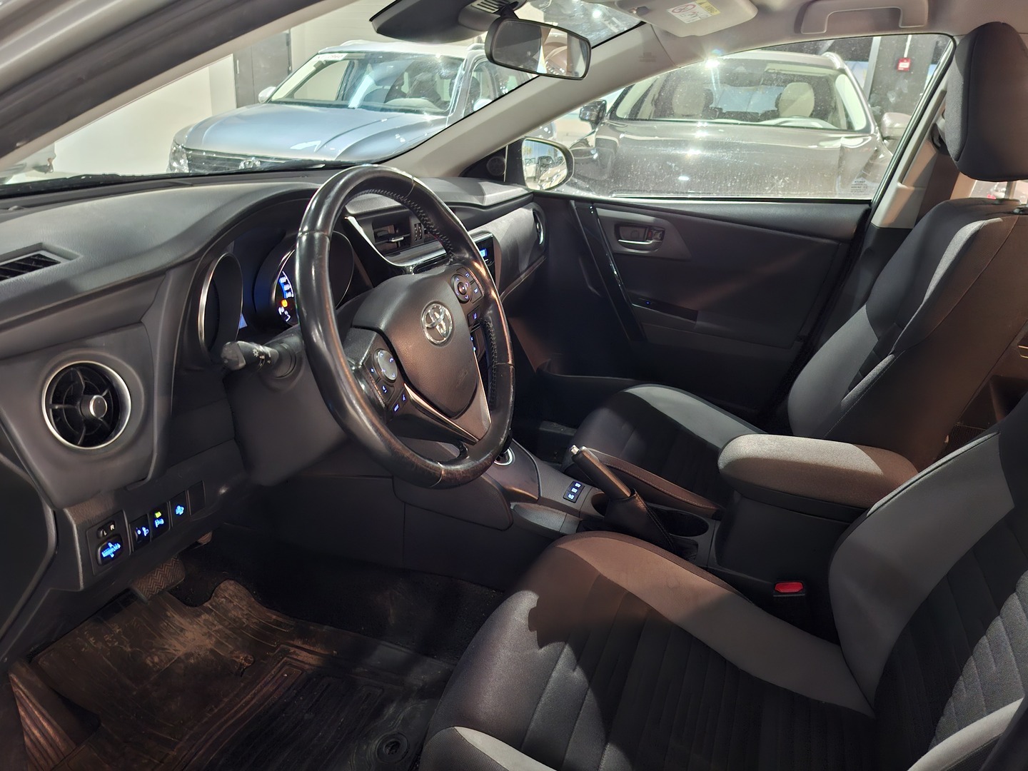 Toyota Auris 1,8 Hybrid Active 2018, photo 4/5
