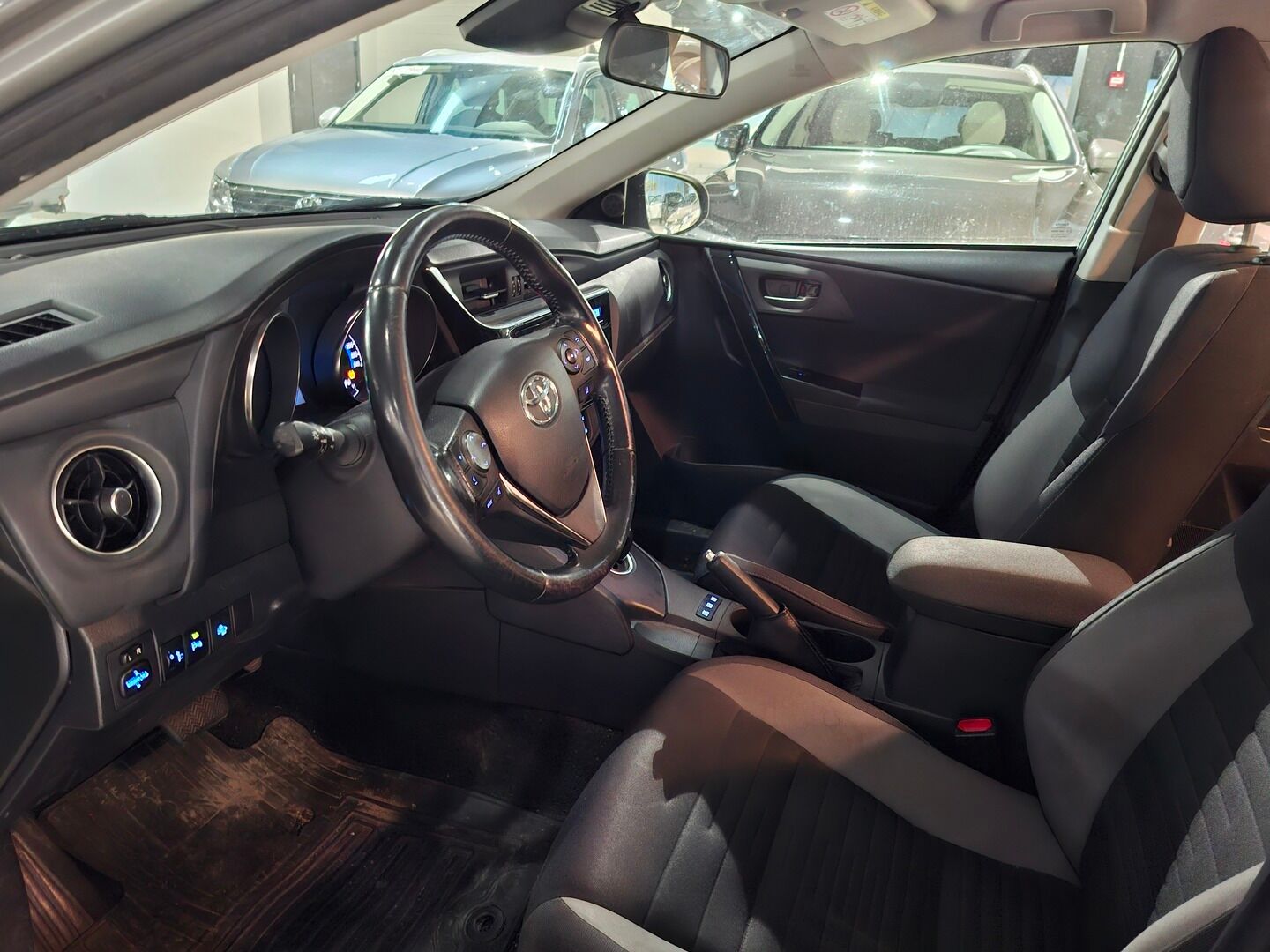 Toyota Auris 2018 1,8 Hybrid Active - Tulossa myyntiin! / Kamera / tutkat edessä / Kaistavaroitin / Vakkari / 2x renkaat