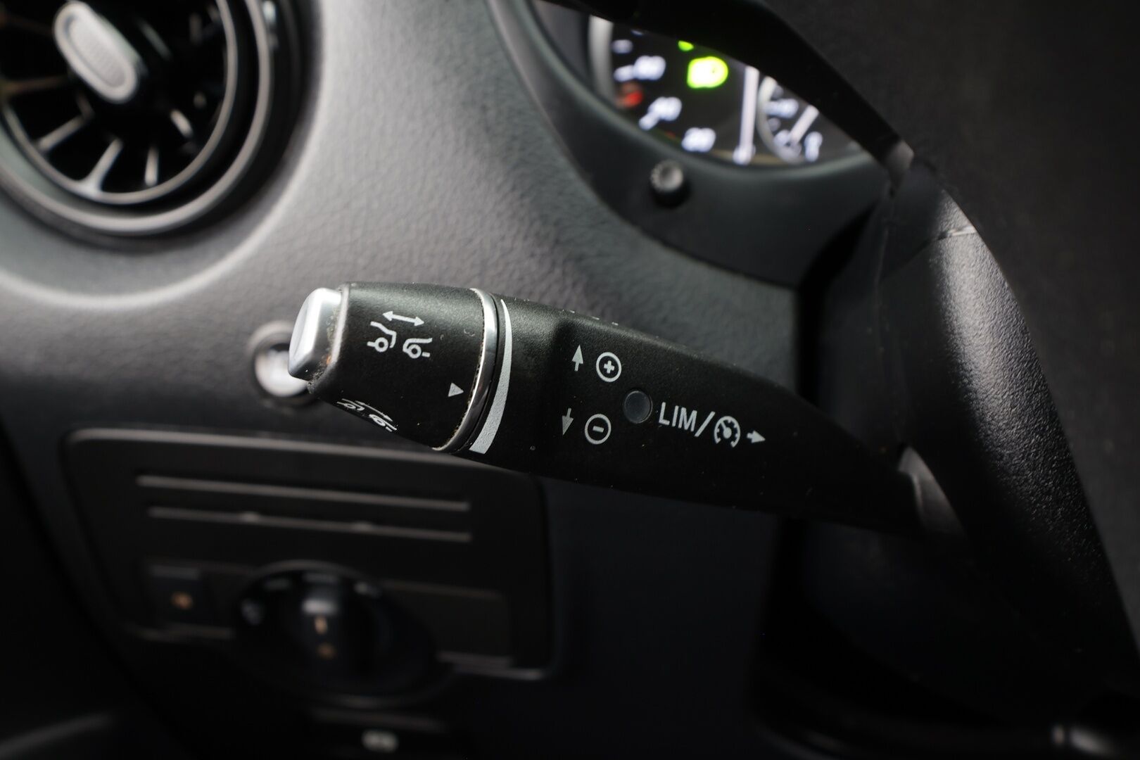 Mercedes-Benz Vito 2021 119CDI RWD-3,05/32K keskipitkä A2 A ** Distronic + / Webasto / P-Kamera / IHC + / Nahkapenkit / LED * - Suomi-auto / Kahdet renkaat