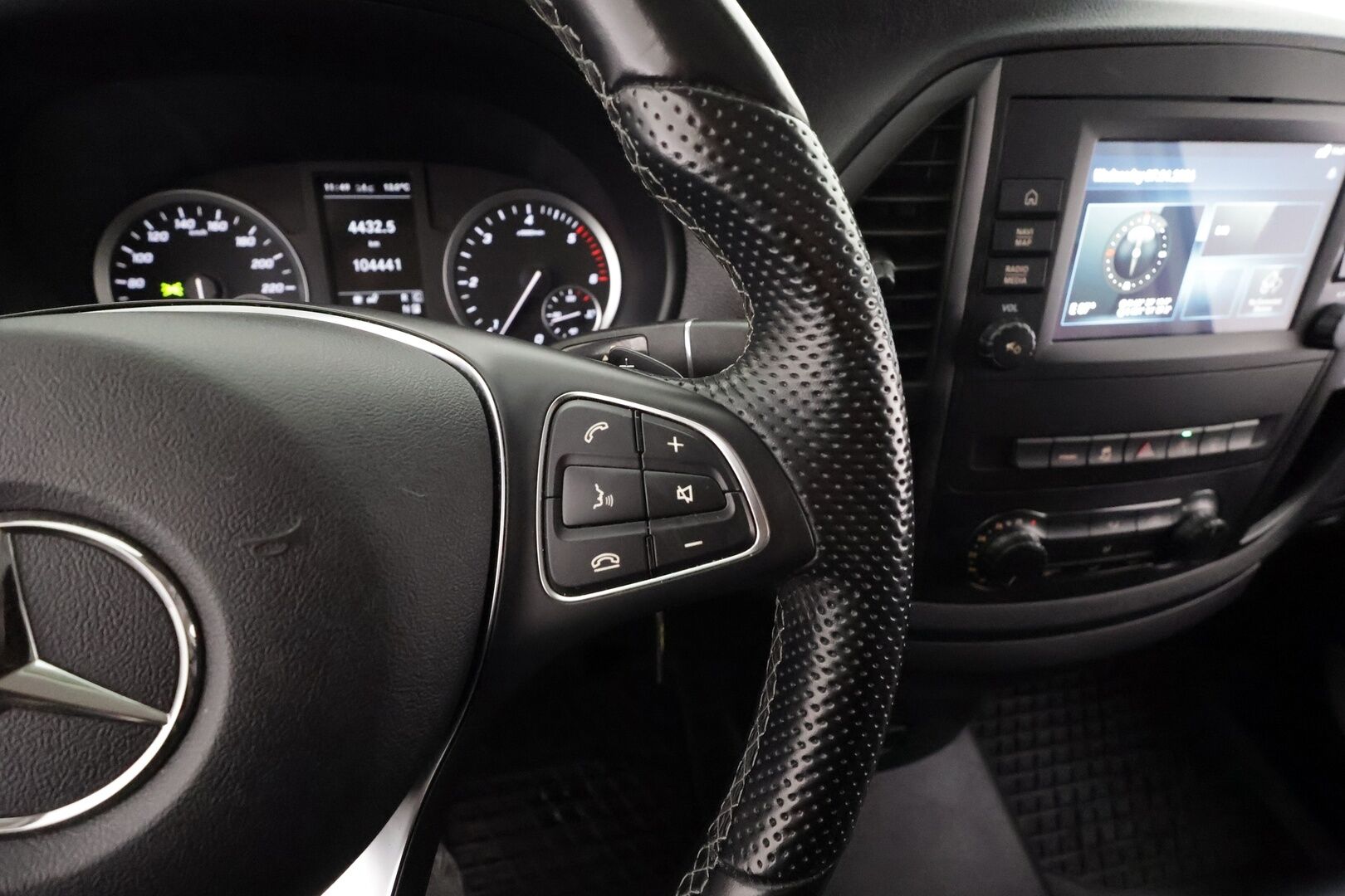 Mercedes-Benz Vito 2021 119CDI RWD-3,05/32K keskipitkä A2 A ** Distronic + / Webasto / P-Kamera / IHC + / Nahkapenkit / LED * - Suomi-auto / Kahdet renkaat