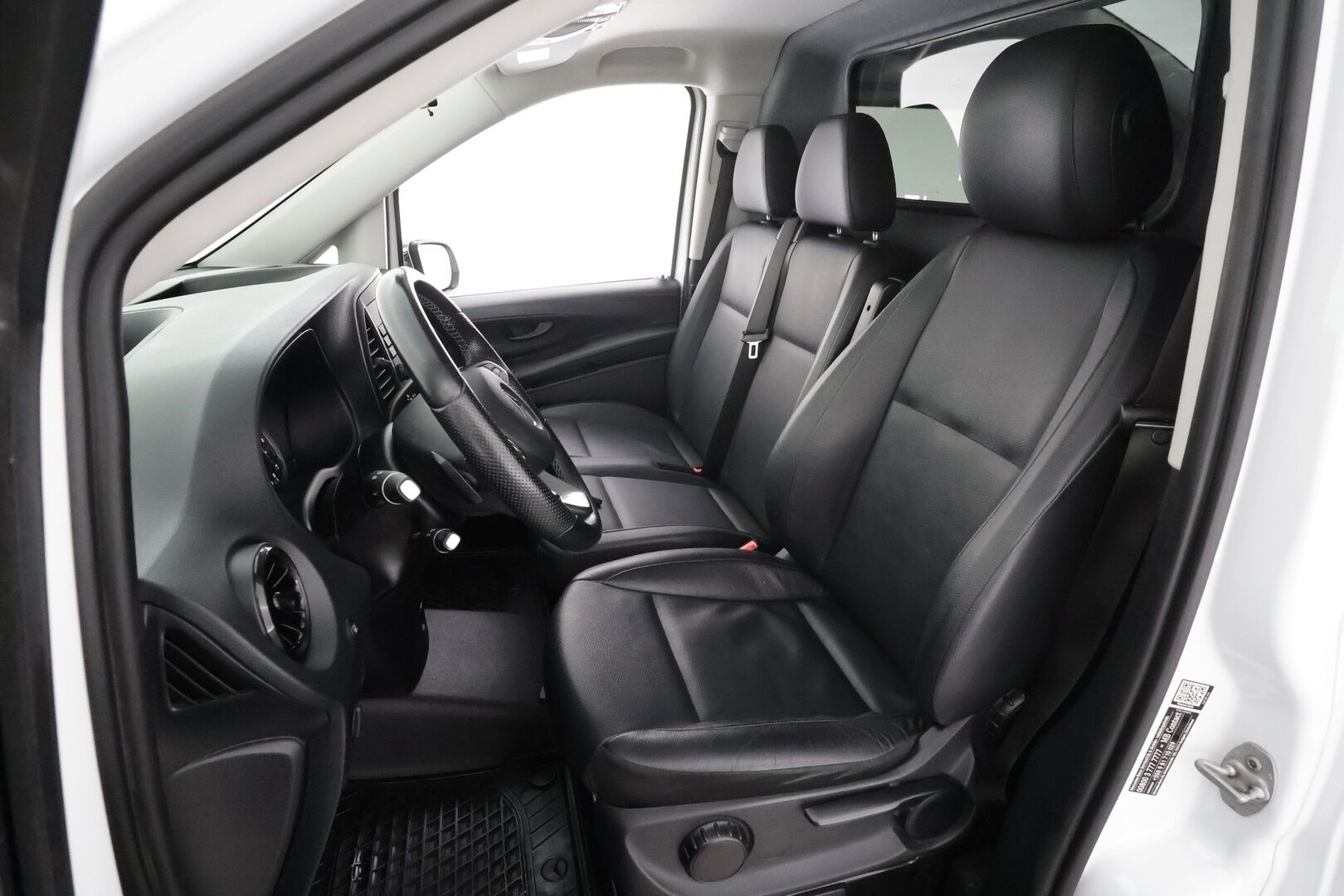 Mercedes-Benz Vito 2021 119CDI RWD-3,05/32K keskipitkä A2 A ** Distronic + / Webasto / P-Kamera / IHC + / Nahkapenkit / LED * - Suomi-auto / Kahdet renkaat