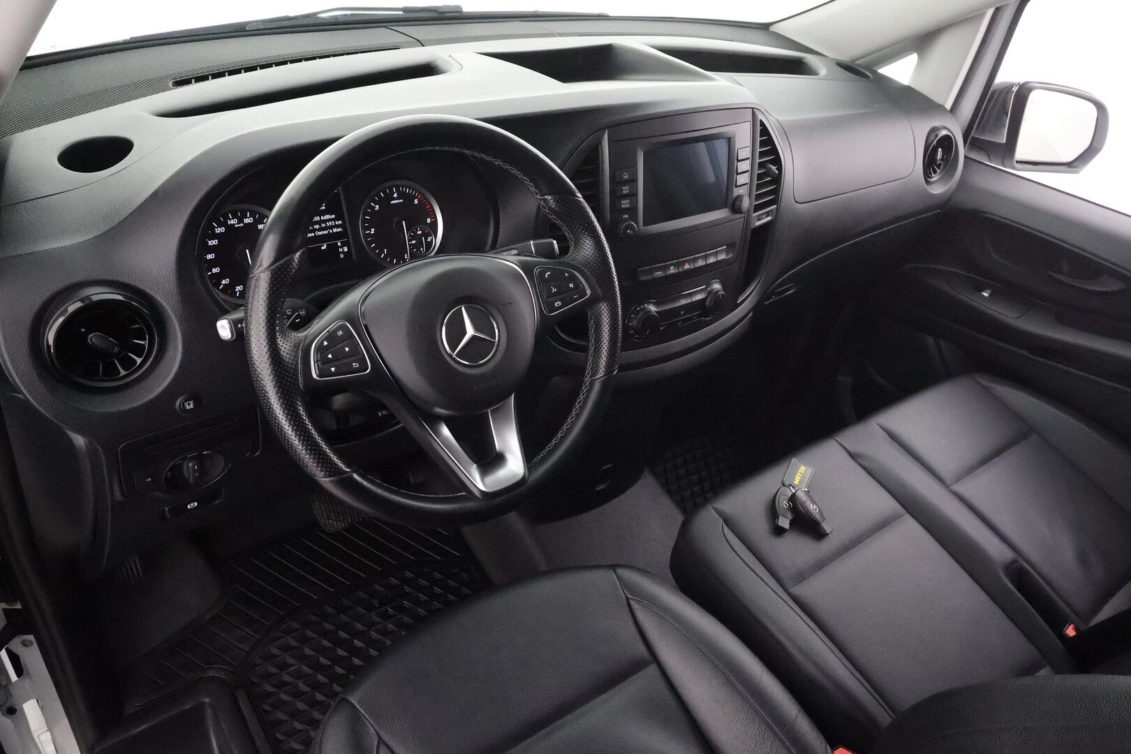 Mercedes-Benz Vito 2021 119CDI RWD-3,05/32K keskipitkä A2 A ** Distronic + / Webasto / P-Kamera / IHC + / Nahkapenkit / LED * - Suomi-auto / Kahdet renkaat