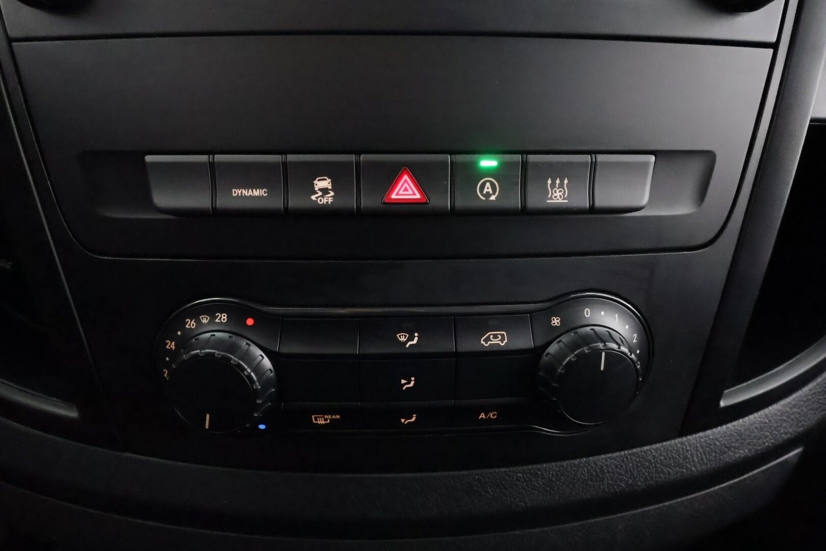 Mercedes-Benz Vito 2021 119CDI RWD-3,05/32K keskipitkä A2 A ** Distronic + / Webasto / P-Kamera / IHC + / Nahkapenkit / LED * - Suomi-auto / Kahdet renkaat