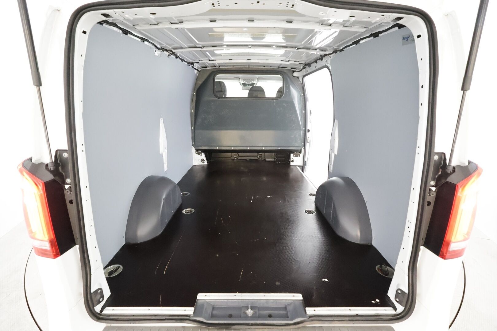 Mercedes-Benz Vito 2021 119CDI RWD-3,05/32K keskipitkä A2 A ** Distronic + / Webasto / P-Kamera / IHC + / Nahkapenkit / LED * - Suomi-auto / Kahdet renkaat