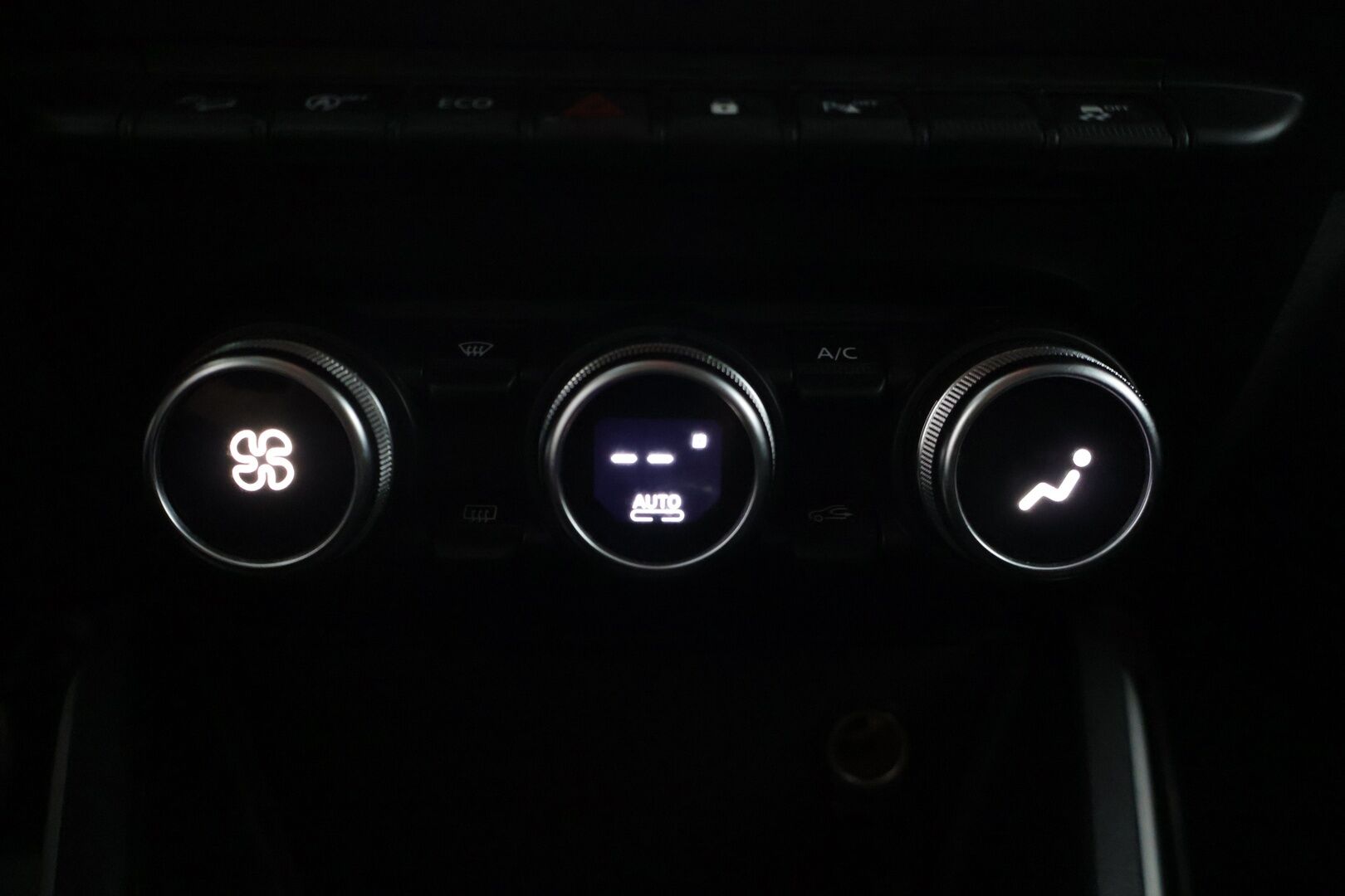 Dacia Duster 2021 TCe 150 4x4 Prestige - | Koukku | P-kamera | Blis | Navi | Penkinlämmittimet | Suomi-auto |