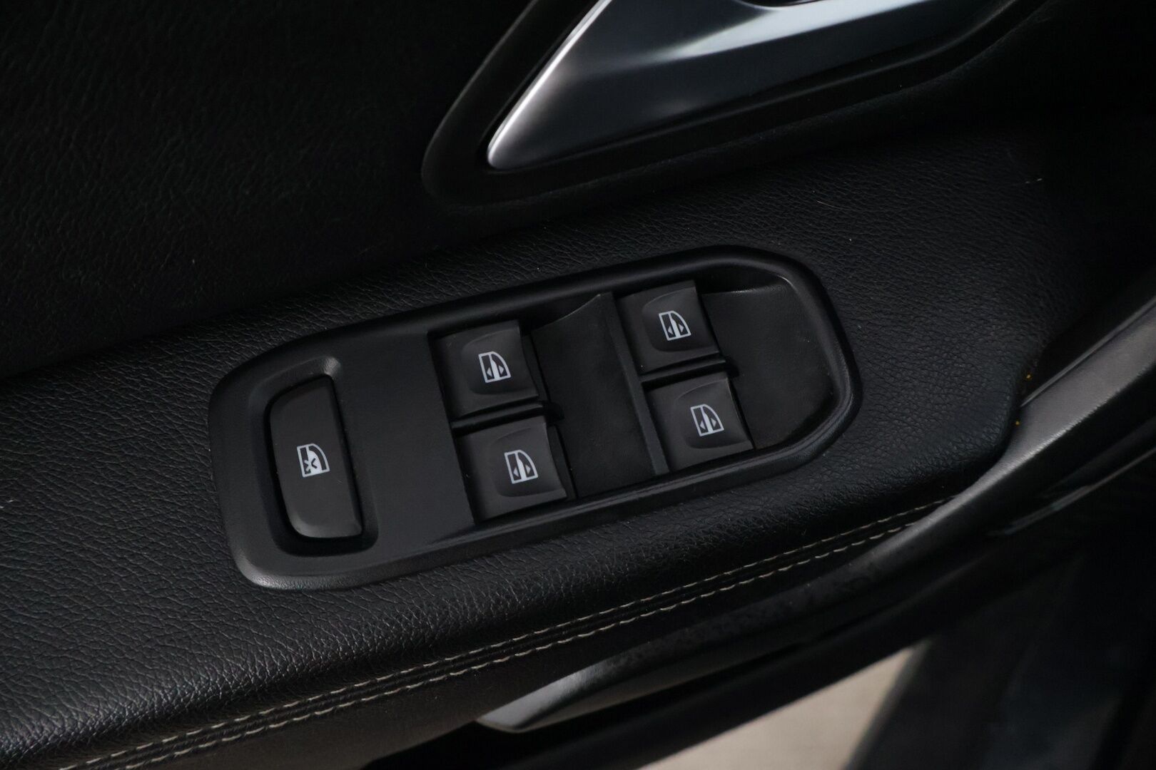 Dacia Duster 2021 TCe 150 4x4 Prestige - | Koukku | P-kamera | Blis | Navi | Penkinlämmittimet | Suomi-auto |