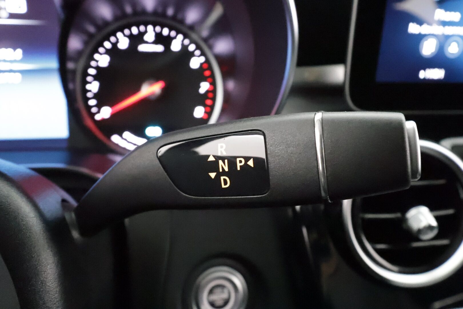 Mercedes-Benz GLC 2021 300 e 4MATIC A Business EQ Power * Distronic / Sportpenkit / LED-HP / 360 / Koukku / Lisälämmitin * - 1-om Suomi-auto / Kahdet renkaat aluvanteilla / 2x Latauskaapelit