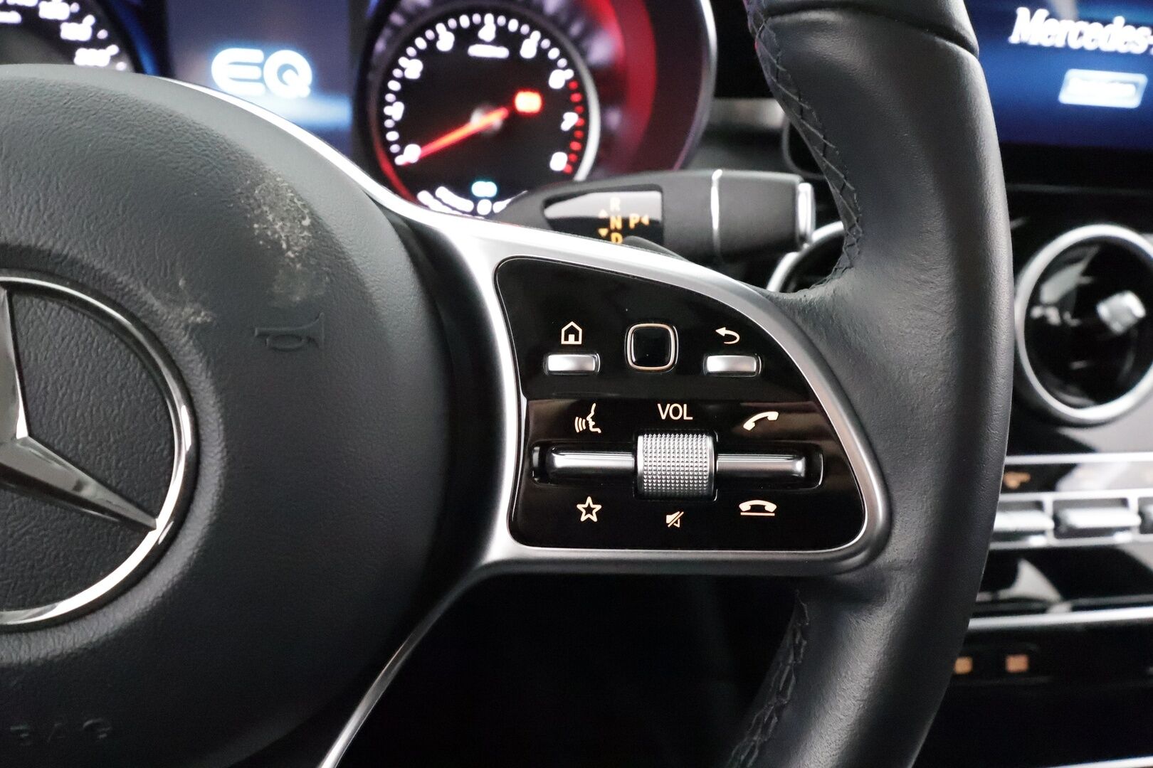 Mercedes-Benz GLC 2021 300 e 4MATIC A Business EQ Power * Distronic / Sportpenkit / LED-HP / 360 / Koukku / Lisälämmitin * - 1-om Suomi-auto / Kahdet renkaat aluvanteilla / 2x Latauskaapelit