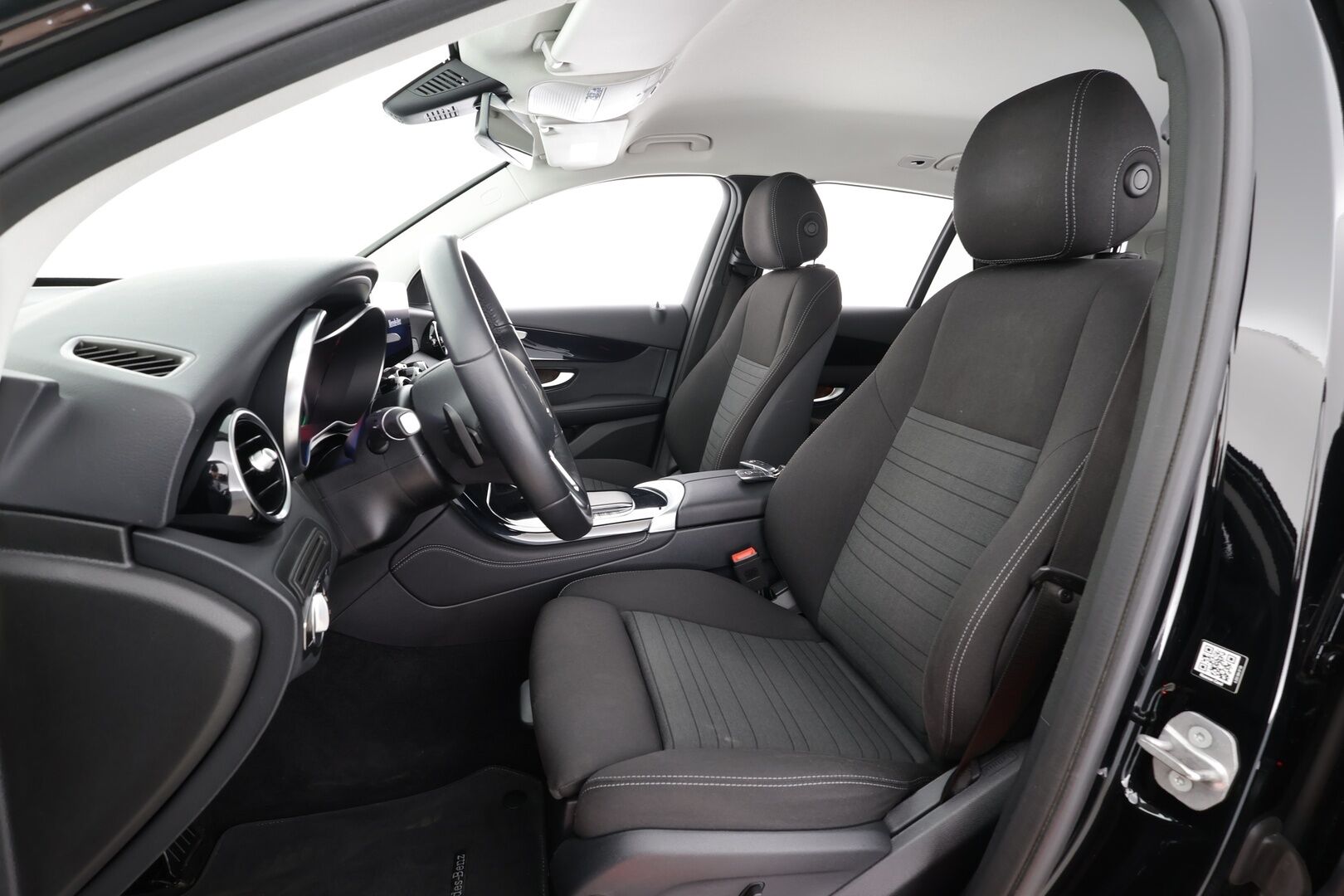 Mercedes-Benz GLC 2021 300 e 4MATIC A Business EQ Power * Distronic / Sportpenkit / LED-HP / 360 / Koukku / Lisälämmitin * - 1-om Suomi-auto / Kahdet renkaat aluvanteilla / 2x Latauskaapelit