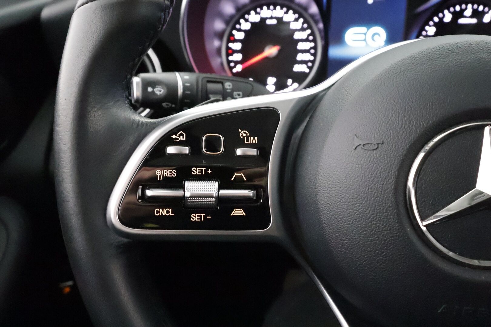 Mercedes-Benz GLC 2021 300 e 4MATIC A Business EQ Power * Distronic / Sportpenkit / LED-HP / 360 / Koukku / Lisälämmitin * - 1-om Suomi-auto / Kahdet renkaat aluvanteilla / 2x Latauskaapelit