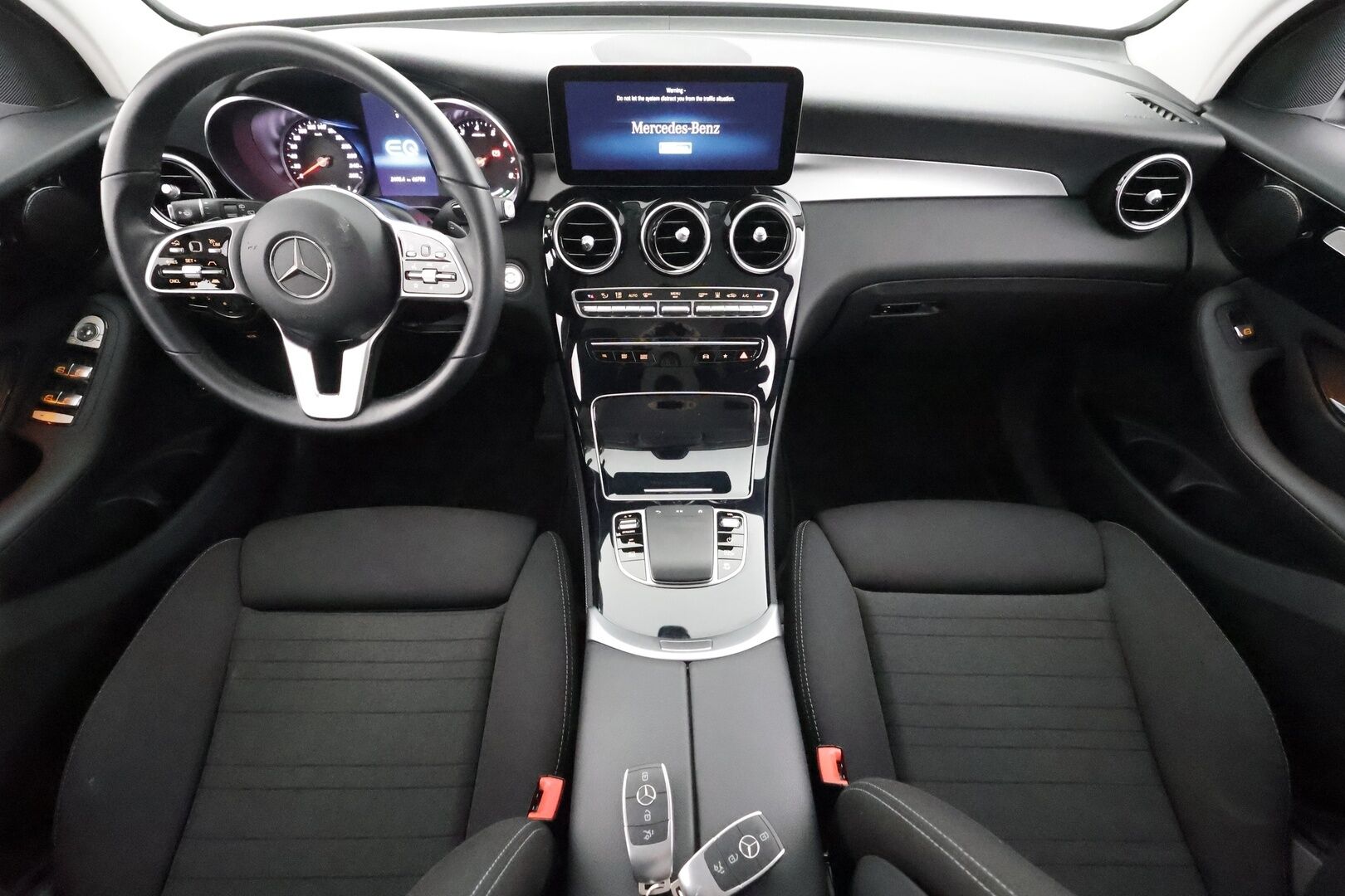 Mercedes-Benz GLC 2021 300 e 4MATIC A Business EQ Power * Distronic / Sportpenkit / LED-HP / 360 / Koukku / Lisälämmitin * - 1-om Suomi-auto / Kahdet renkaat aluvanteilla / 2x Latauskaapelit