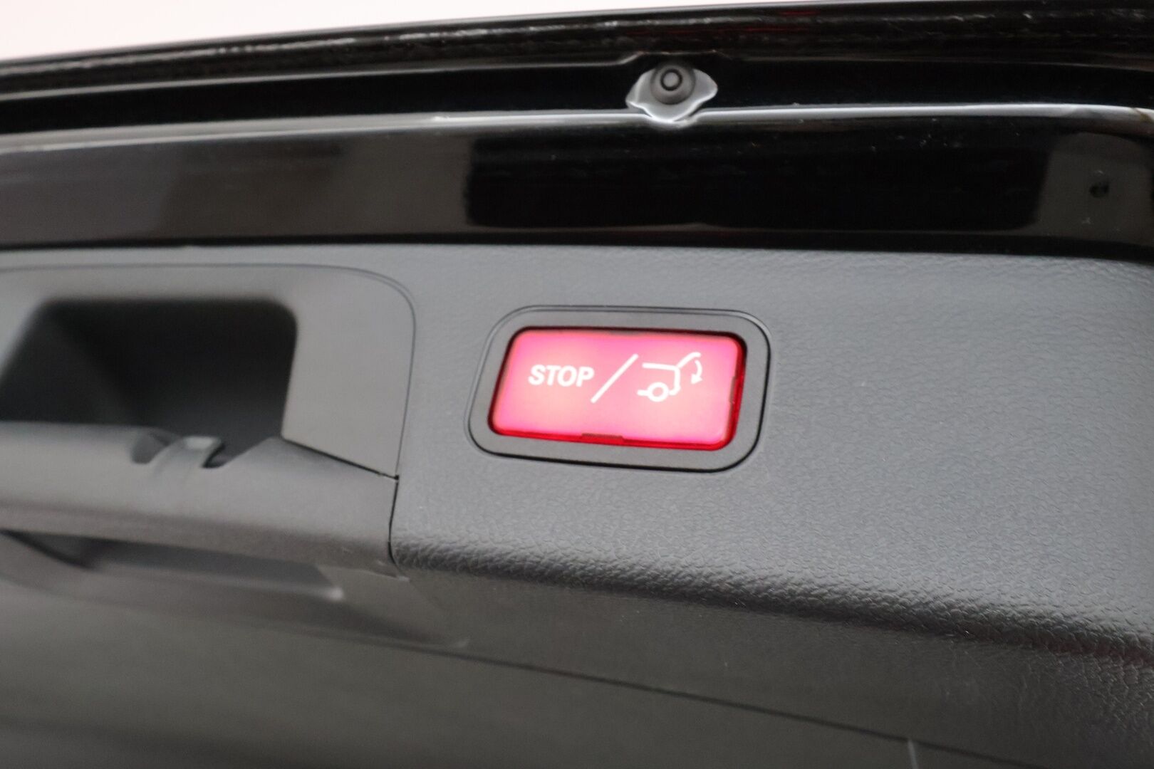 Mercedes-Benz GLC 2021 300 e 4MATIC A Business EQ Power * Distronic / Sportpenkit / LED-HP / 360 / Koukku / Lisälämmitin * - 1-om Suomi-auto / Kahdet renkaat aluvanteilla / 2x Latauskaapelit