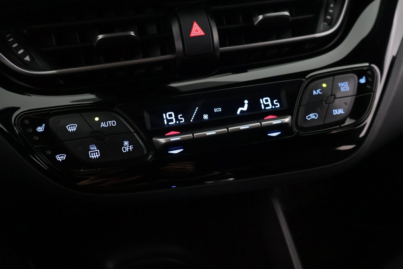 Toyota C-HR 2021 1,8 Hybrid Active - | P-Kamera | ACC | Tutkat | Suomi-auto | Juuri katsastettu 10/26 | 