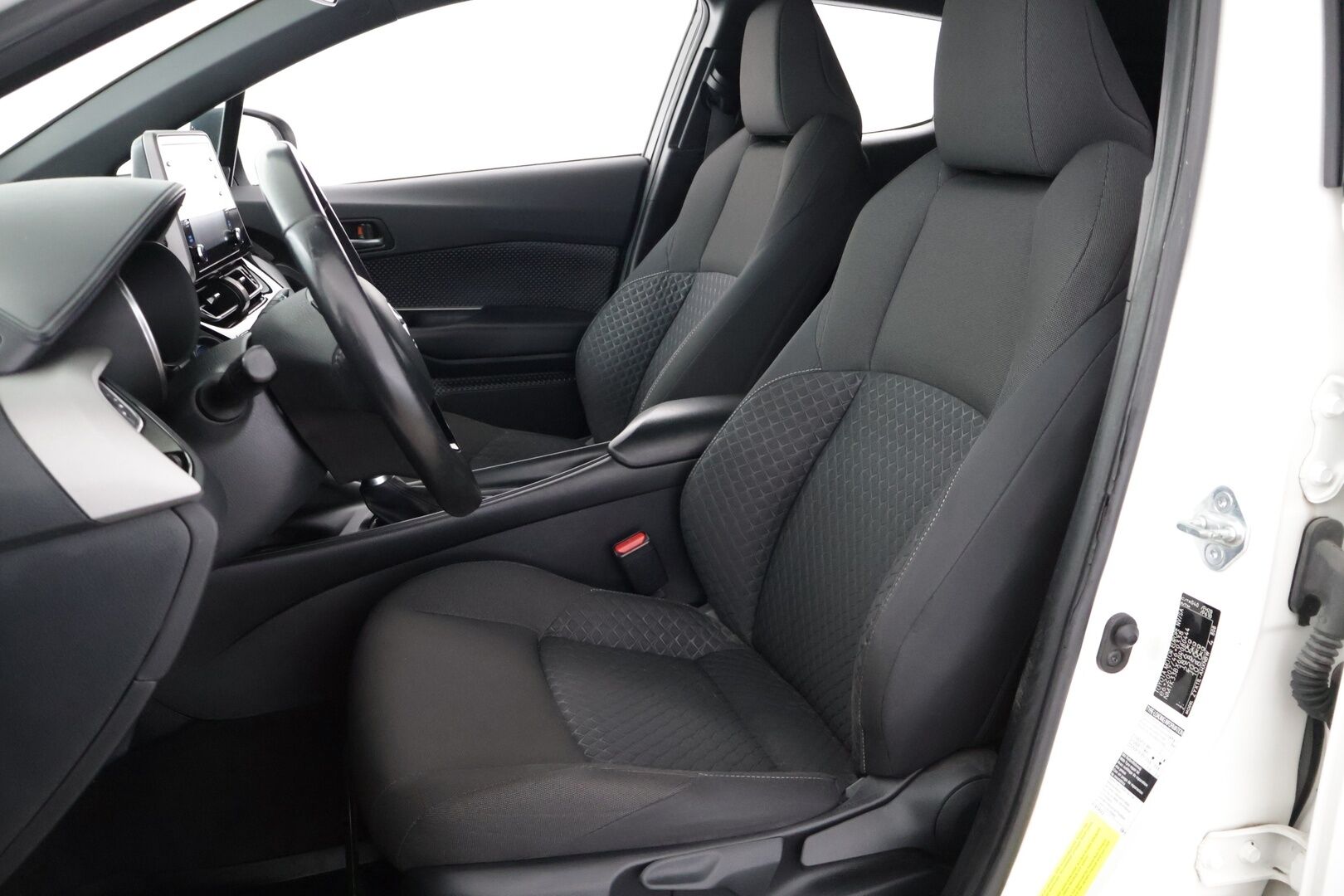 Toyota C-HR 2021 1,8 Hybrid Active - | P-Kamera | ACC | Tutkat | Suomi-auto | Juuri katsastettu 10/26 | 