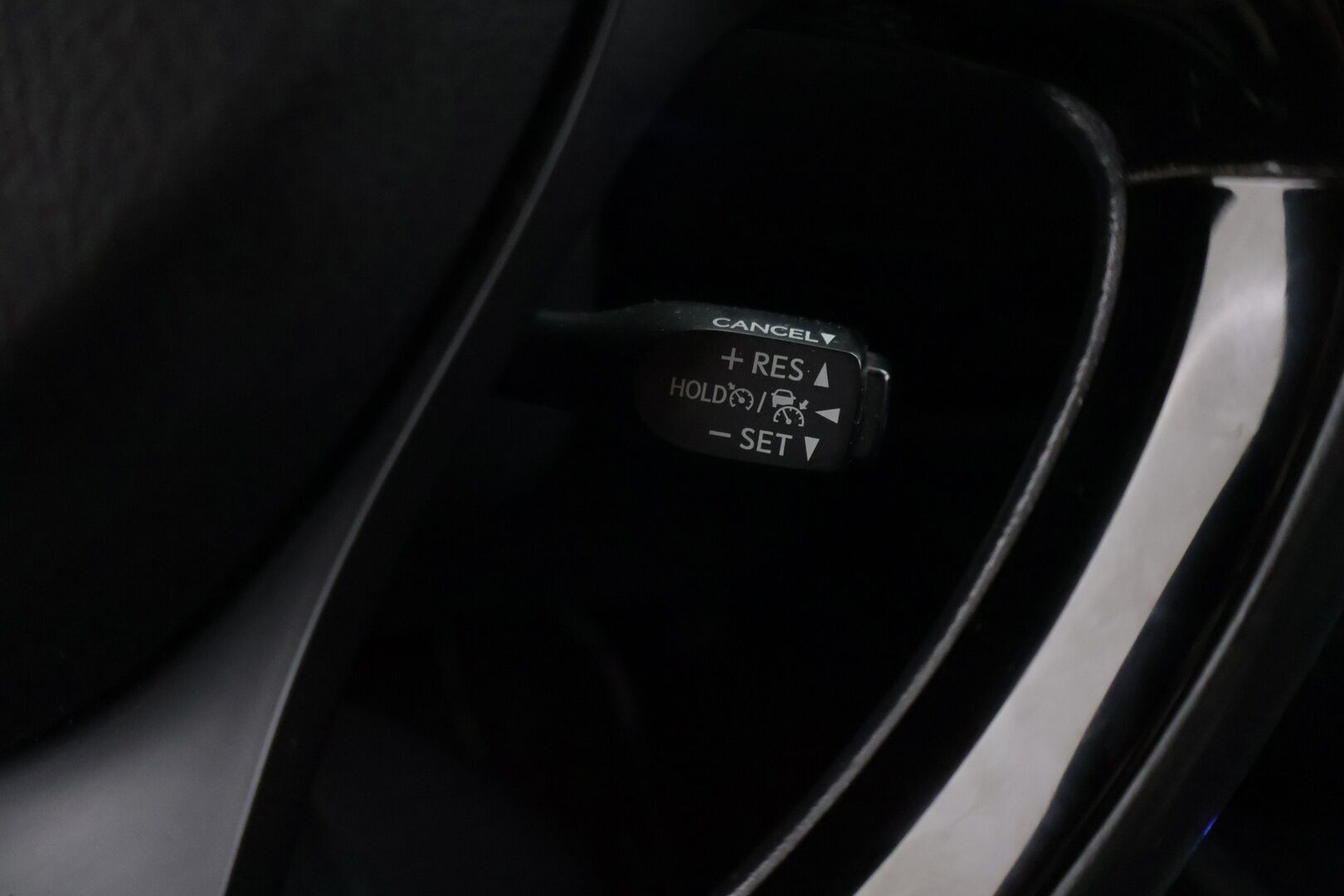 Toyota C-HR 2021 1,8 Hybrid Active - | P-Kamera | ACC | Tutkat | Suomi-auto | Juuri katsastettu 10/26 | 