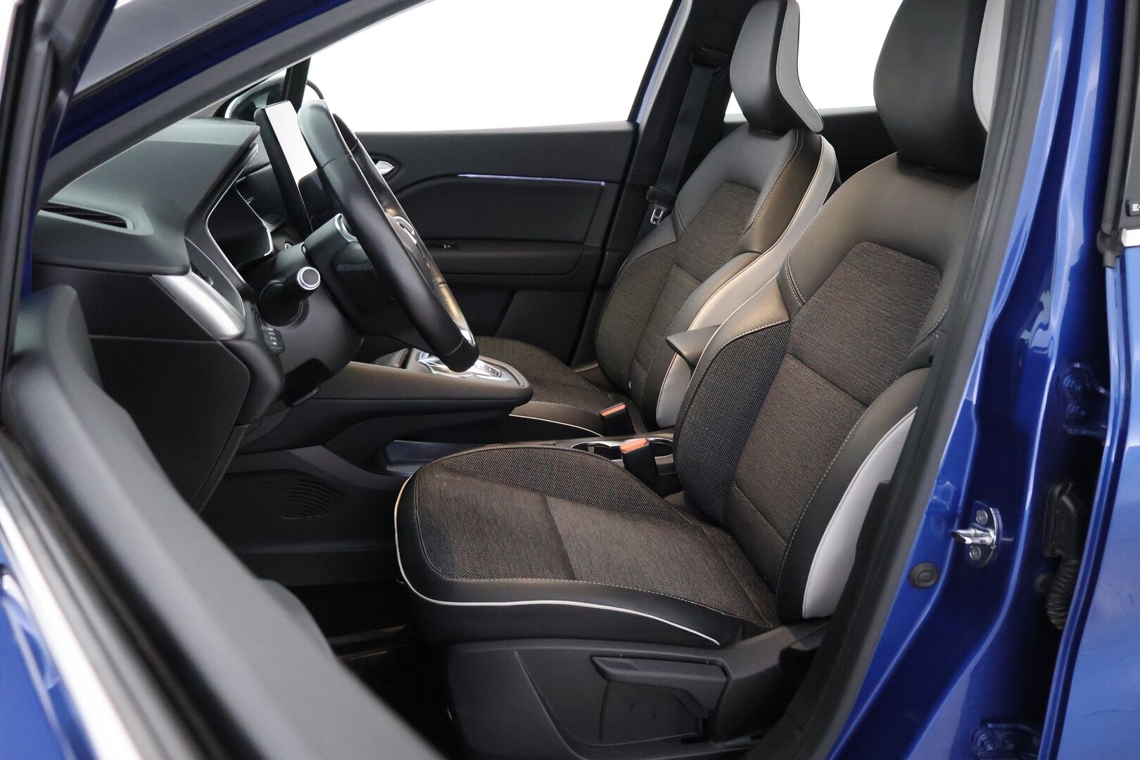 Renault Captur 2020 E-TECH Plug-in hybrid Intens * Peruutuskamera / Vetokoukku / LED Pure Vision / Digimittari / Puolinahkasisusta! - Suomiauto / 2x Renkaat aluvantein! - HULLUT JOULUT KORKOTARJOUS 2,49% 