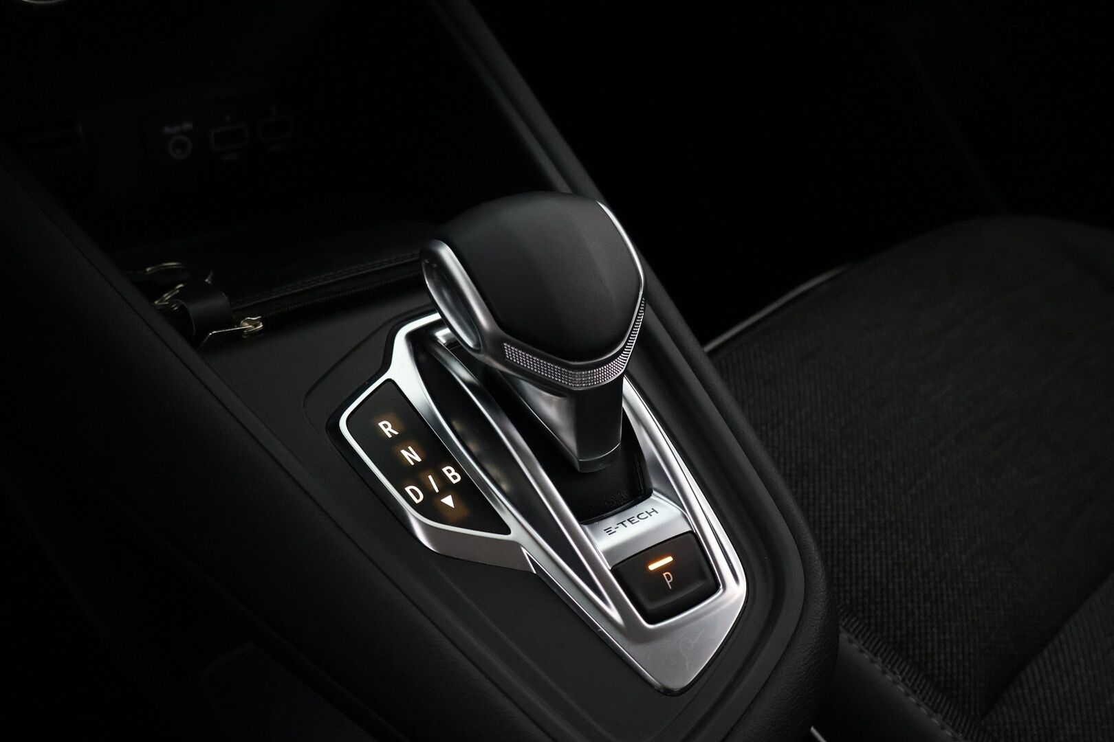 Renault Captur 2020 E-TECH Plug-in hybrid Intens * Peruutuskamera / Vetokoukku / LED Pure Vision / Digimittari / Puolinahkasisusta! - Suomiauto / 2x Renkaat aluvantein! - HULLUT JOULUT KORKOTARJOUS 2,49% 