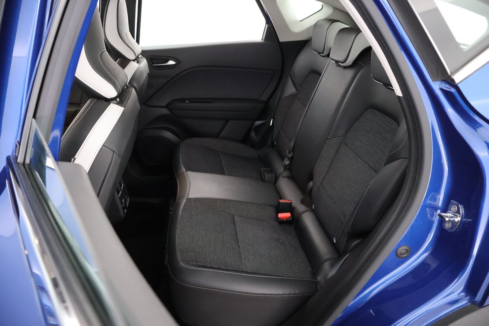 Renault Captur 2020 E-TECH Plug-in hybrid Intens * Peruutuskamera / Vetokoukku / LED Pure Vision / Digimittari / Puolinahkasisusta! - Suomiauto / 2x Renkaat aluvantein! - HULLUT JOULUT KORKOTARJOUS 2,49% 