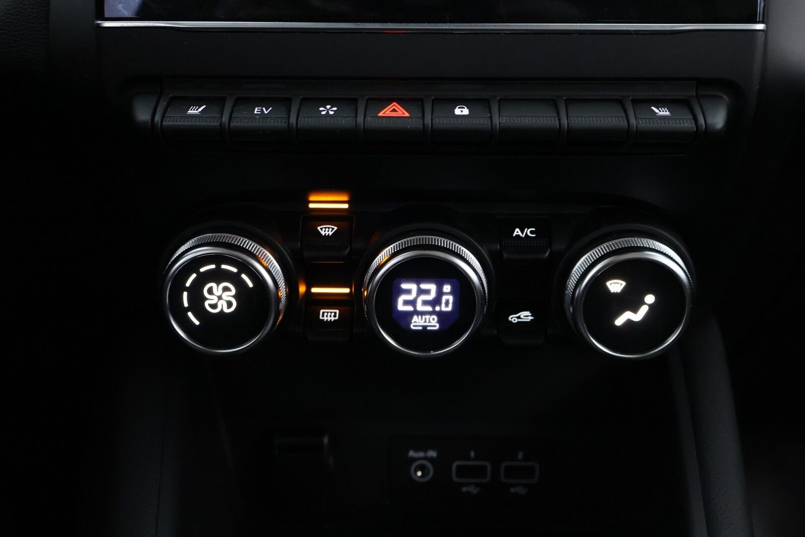 Renault Captur 2020 E-TECH Plug-in hybrid Intens * Peruutuskamera / Vetokoukku / LED Pure Vision / Digimittari / Puolinahkasisusta! - Suomiauto / 2x Renkaat aluvantein! - HULLUT JOULUT KORKOTARJOUS 2,49% 