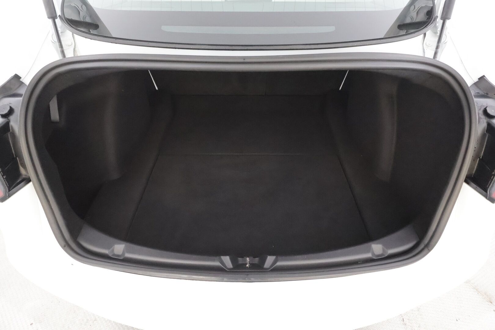 Tesla Model 3 2020 Standard Range Plus (CATL) - | Lasikatto | ACC | Matrix | Premium Speakers | Muistipenkki | P.Kamera | Kaistavahti | Navi | Keyless | Suomi-auto | Kahdet renkaat |