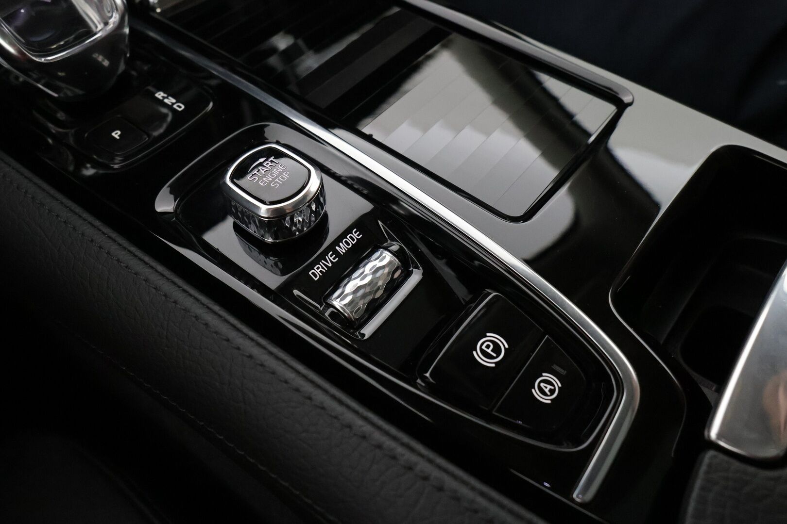 Volvo S90 2021 T8 TwE AWD Business Inscription aut - 3,99 % KORKOTARJOUS TÄHÄN AUTOON - 31.5. ASTI! - 1Om Suomiauto / Webasto / Adapt.Vakkari / Harman&Kardon / HUD / Kattoluukku / 360-Kamera / PilotAssist / Vetokoukku / Huippuvarusteltu yksilö!