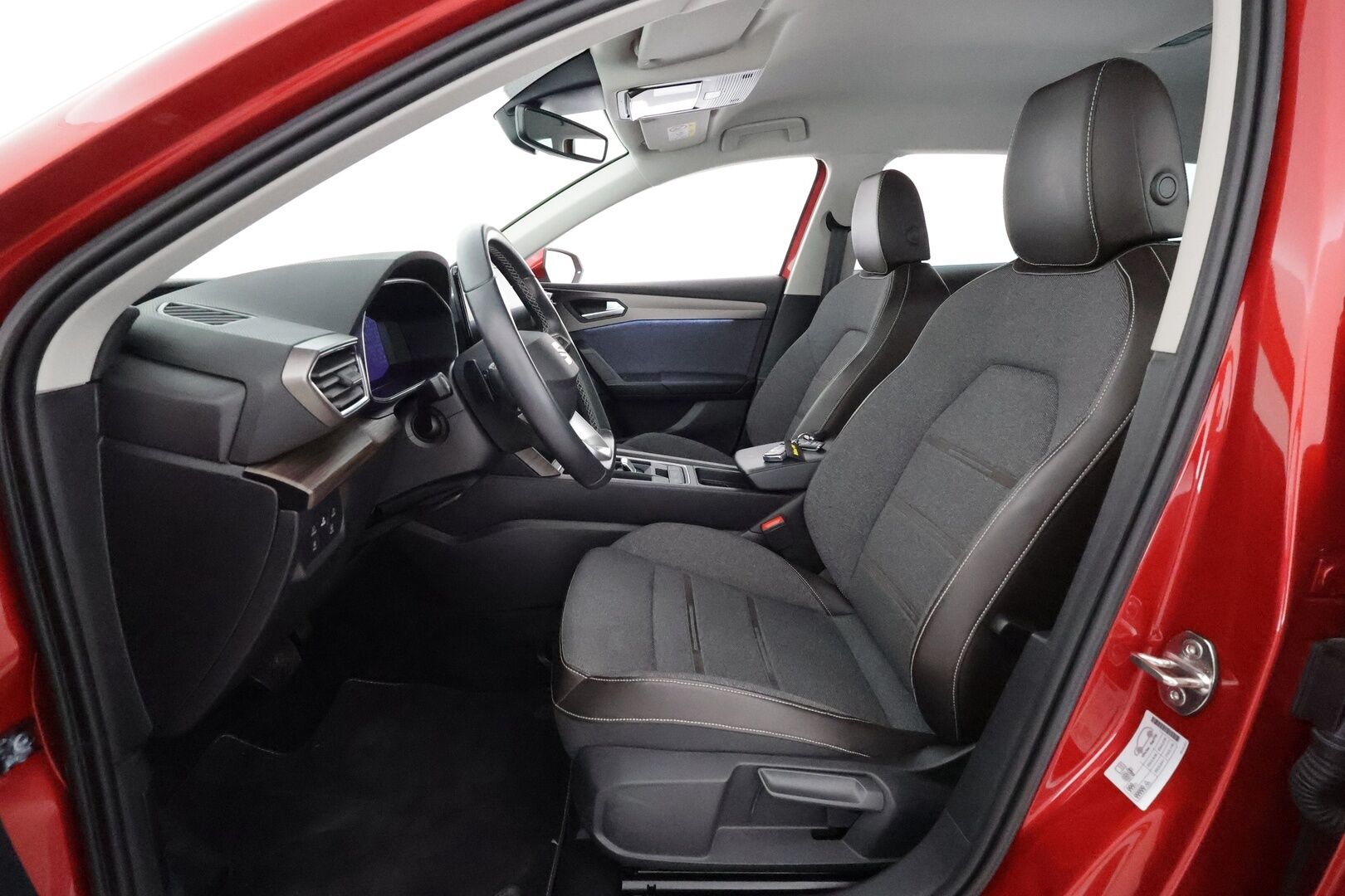 Seat Leon Sportstourer 2020 1,5 eTSI 150 Hybrid Xcellence DSG - Webasto / Adapt.Vakkari / Digimittari / Peruutuskamera / Vetokoukku / Navi / Sähköluukku / Adapt.LED / Huippuvarusteltu!
