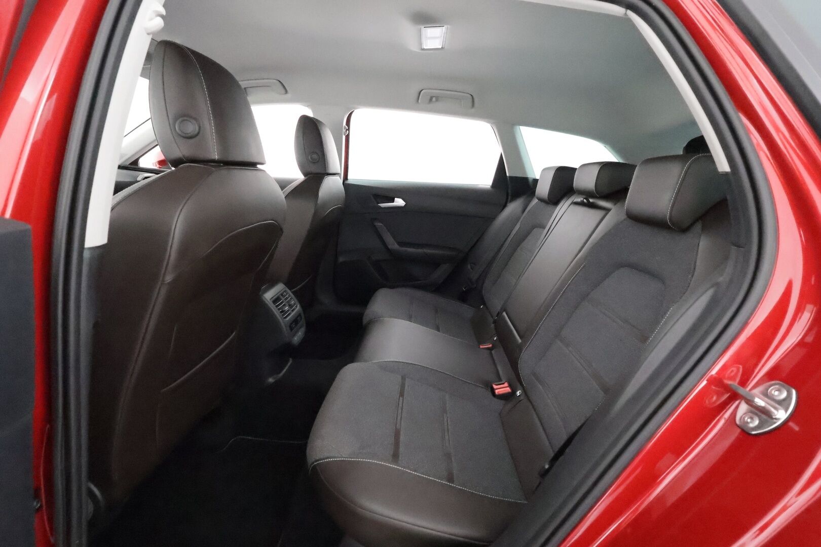 Seat Leon Sportstourer 2020 1,5 eTSI 150 Hybrid Xcellence DSG - Webasto / Adapt.Vakkari / Digimittari / Peruutuskamera / Vetokoukku / Navi / Sähköluukku / Adapt.LED / Huippuvarusteltu!