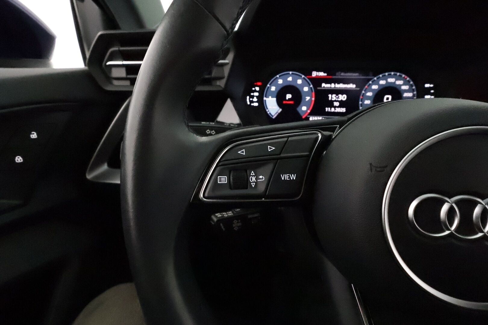 Audi A3 2021 Sedan Business Advanced 30 TFSI 81kW MHEV S tronic **Webasto / ACC / LED / P.Tutka / Sporttipenkit / Kaistavahti** - 1-om Suomi-auto / Kahdet Renkaat vanteineen / Nokian nastat talveksi / Merkkihuollettu! / Hienon värinen - HULLUT JOULUT KORKOTARJOUS 2,49% 