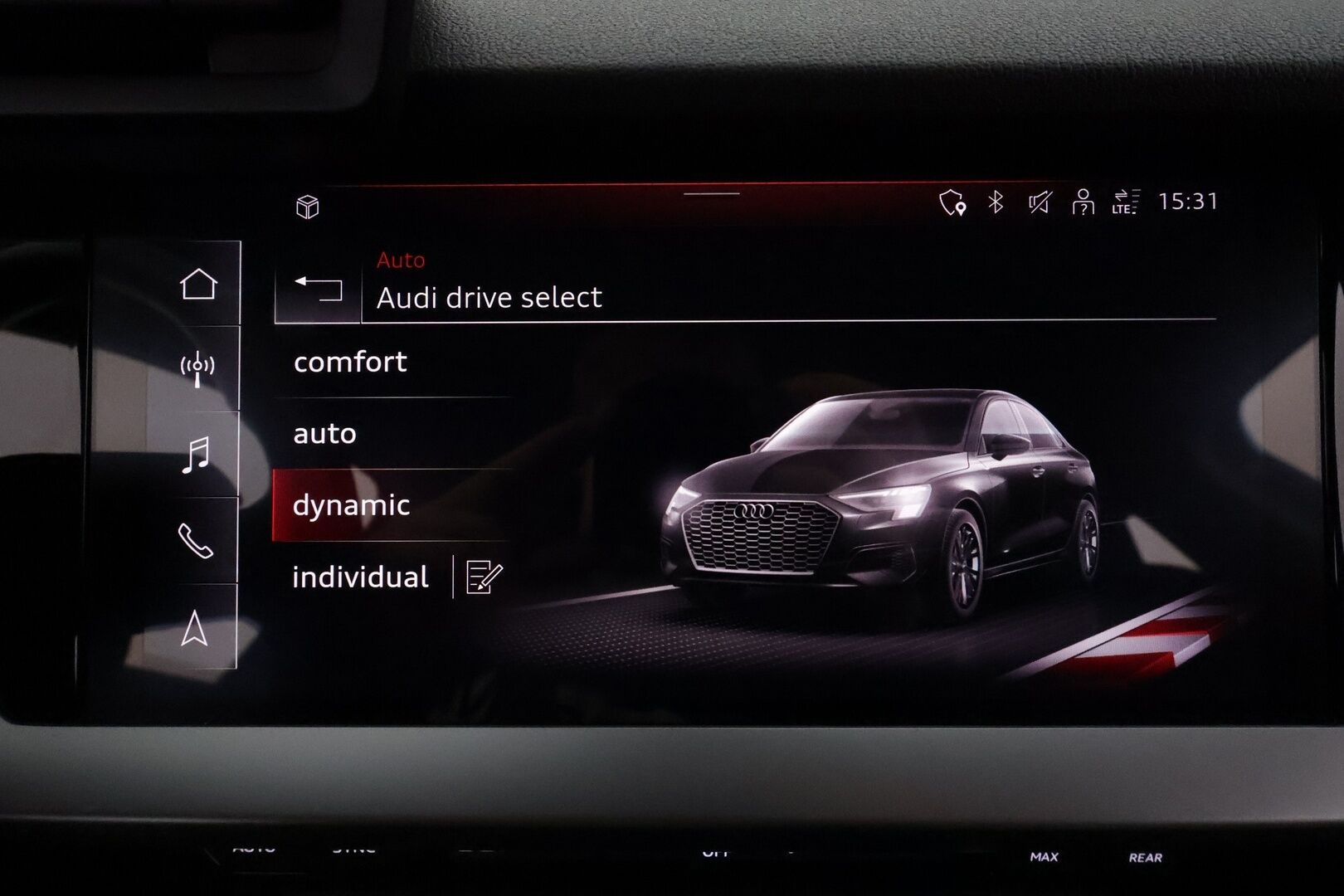 Audi A3 2021 Sedan Business Advanced 30 TFSI 81kW MHEV S tronic **Webasto / ACC / LED / P.Tutka / Sporttipenkit / Kaistavahti** - 1-om Suomi-auto / Kahdet Renkaat vanteineen / Nokian nastat talveksi / Merkkihuollettu! / Hienon värinen