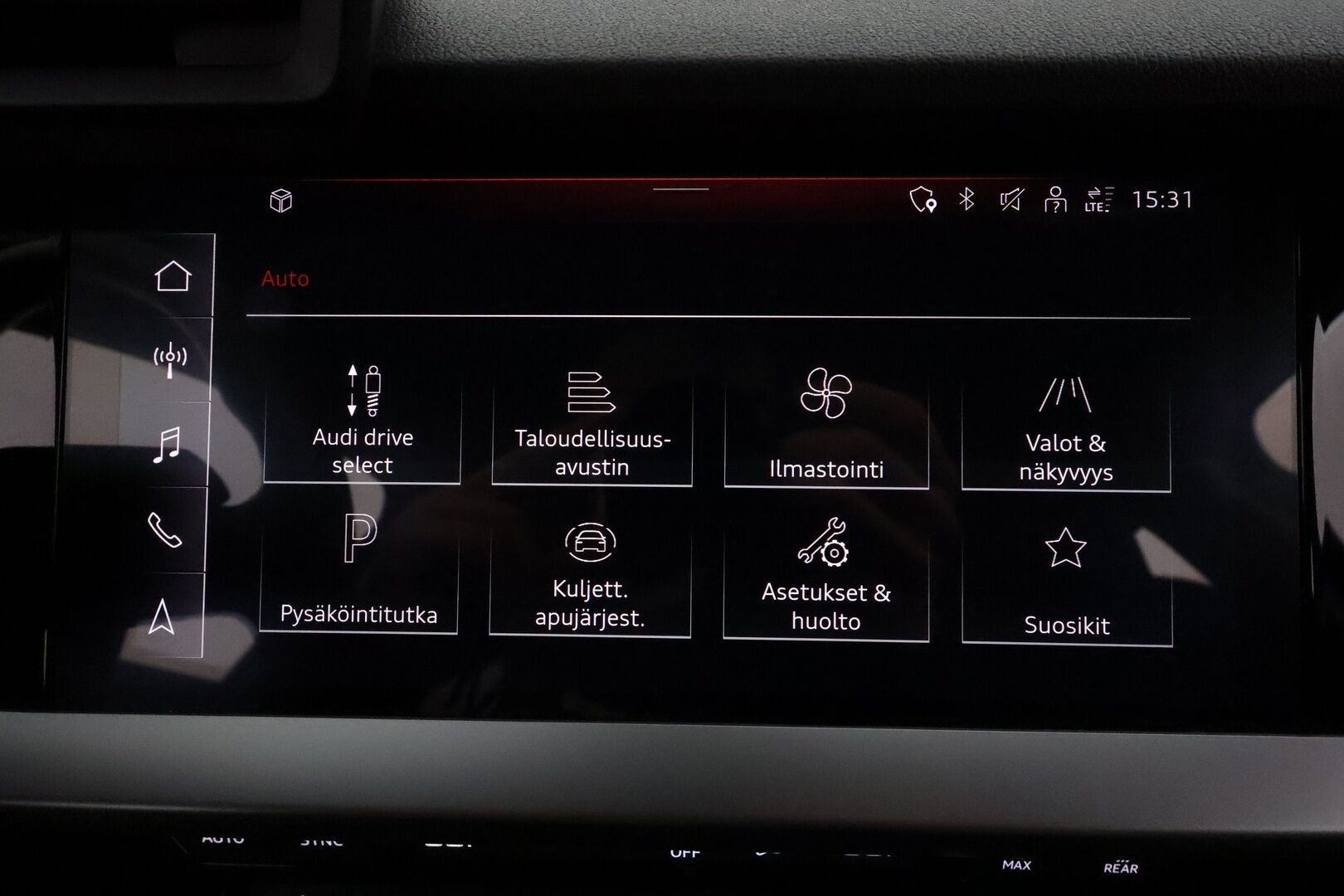 Audi A3 2021 Sedan Business Advanced 30 TFSI 81kW MHEV S tronic **Webasto / ACC / LED / P.Tutka / Sporttipenkit / Kaistavahti** - 1-om Suomi-auto / Kahdet Renkaat vanteineen / Nokian nastat talveksi / Merkkihuollettu! / Hienon värinen - HULLUT JOULUT KORKOTARJOUS 2,49% 