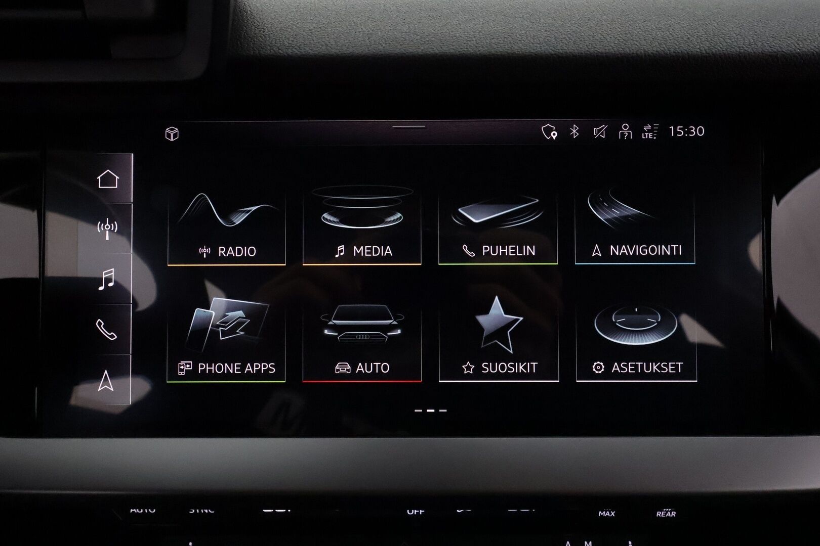 Audi A3 2021 Sedan Business Advanced 30 TFSI 81kW MHEV S tronic **Webasto / ACC / LED / P.Tutka / Sporttipenkit / Kaistavahti** - 1-om Suomi-auto / Kahdet Renkaat vanteineen / Nokian nastat talveksi / Merkkihuollettu! / Hienon värinen - HULLUT JOULUT KORKOTARJOUS 2,49% 