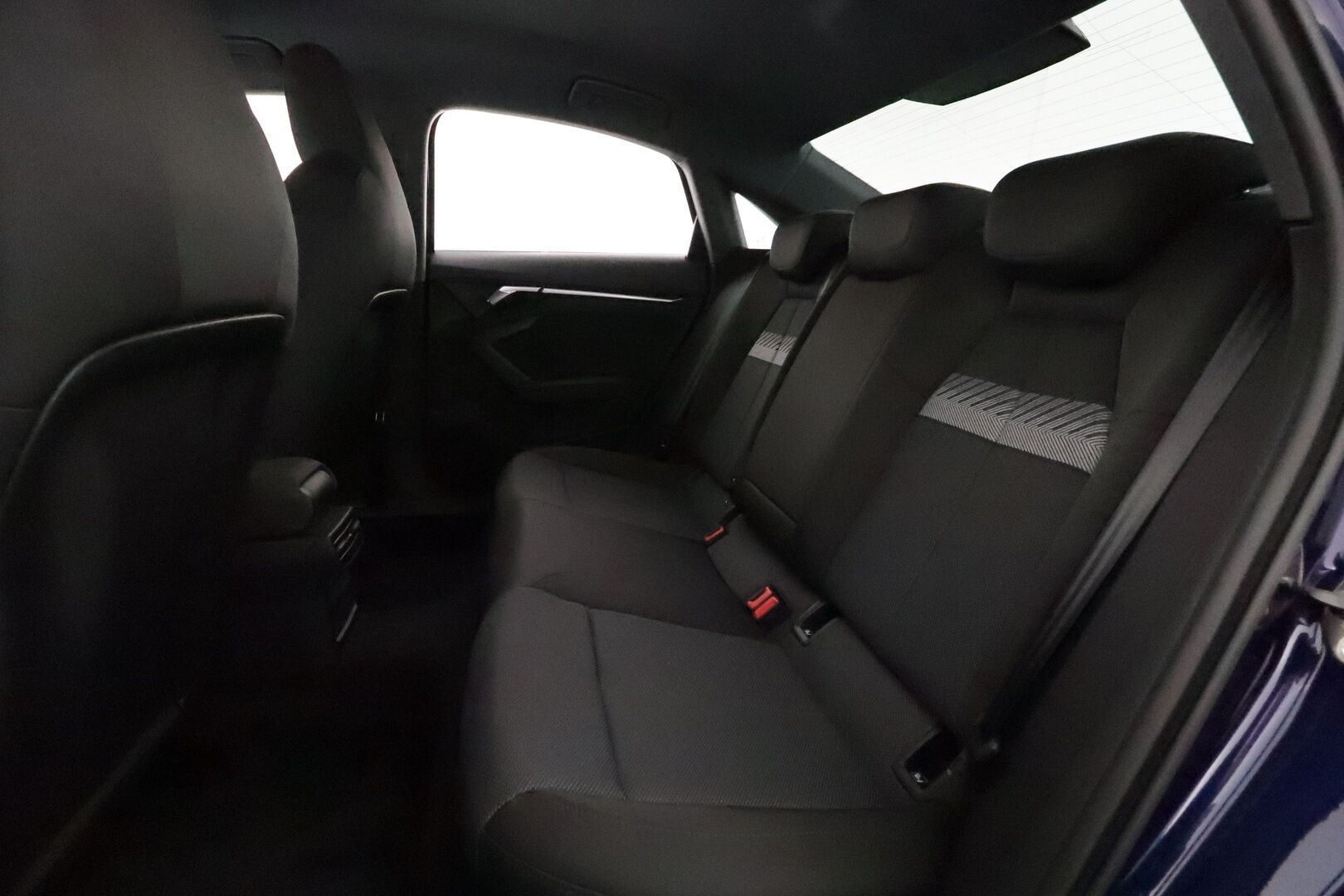 Audi A3 2021 Sedan Business Advanced 30 TFSI 81kW MHEV S tronic **Webasto / ACC / LED / P.Tutka / Sporttipenkit / Kaistavahti** - 1-om Suomi-auto / Kahdet Renkaat vanteineen / Nokian nastat talveksi / Merkkihuollettu! / Hienon värinen - HULLUT JOULUT KORKOTARJOUS 2,49% 