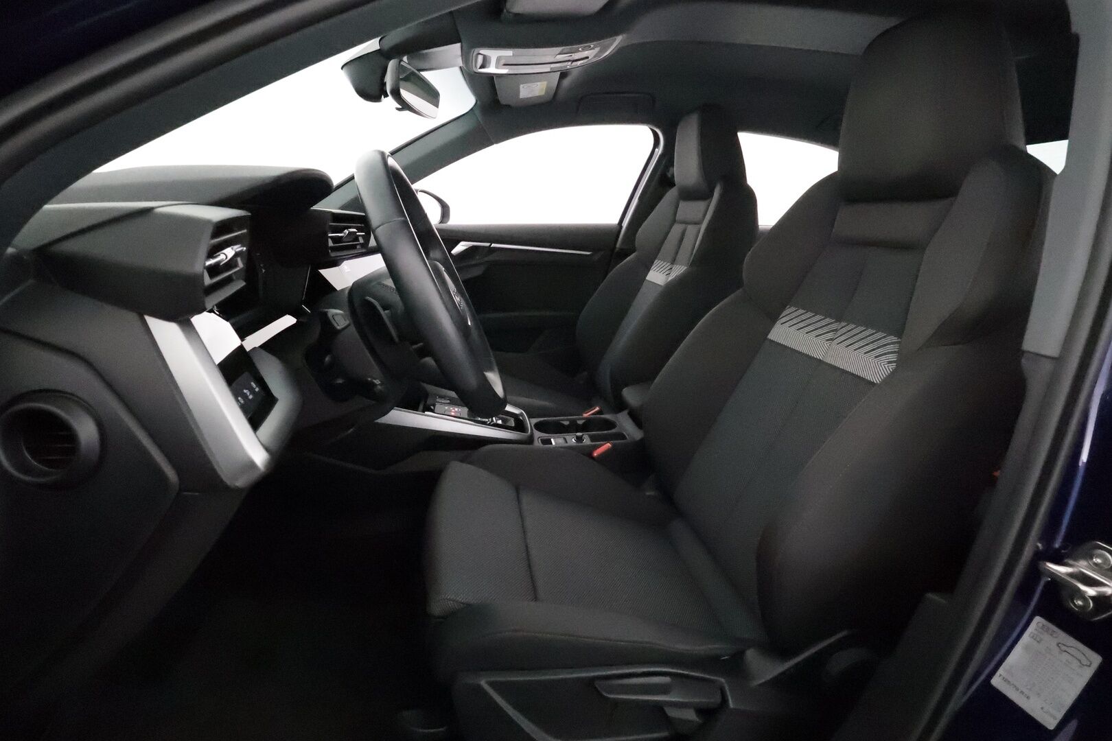 Audi A3 2021 Sedan Business Advanced 30 TFSI 81kW MHEV S tronic **Webasto / ACC / LED / P.Tutka / Sporttipenkit / Kaistavahti** - 1-om Suomi-auto / Kahdet Renkaat vanteineen / Nokian nastat talveksi / Merkkihuollettu! / Hienon värinen - HULLUT JOULUT KORKOTARJOUS 2,49% 