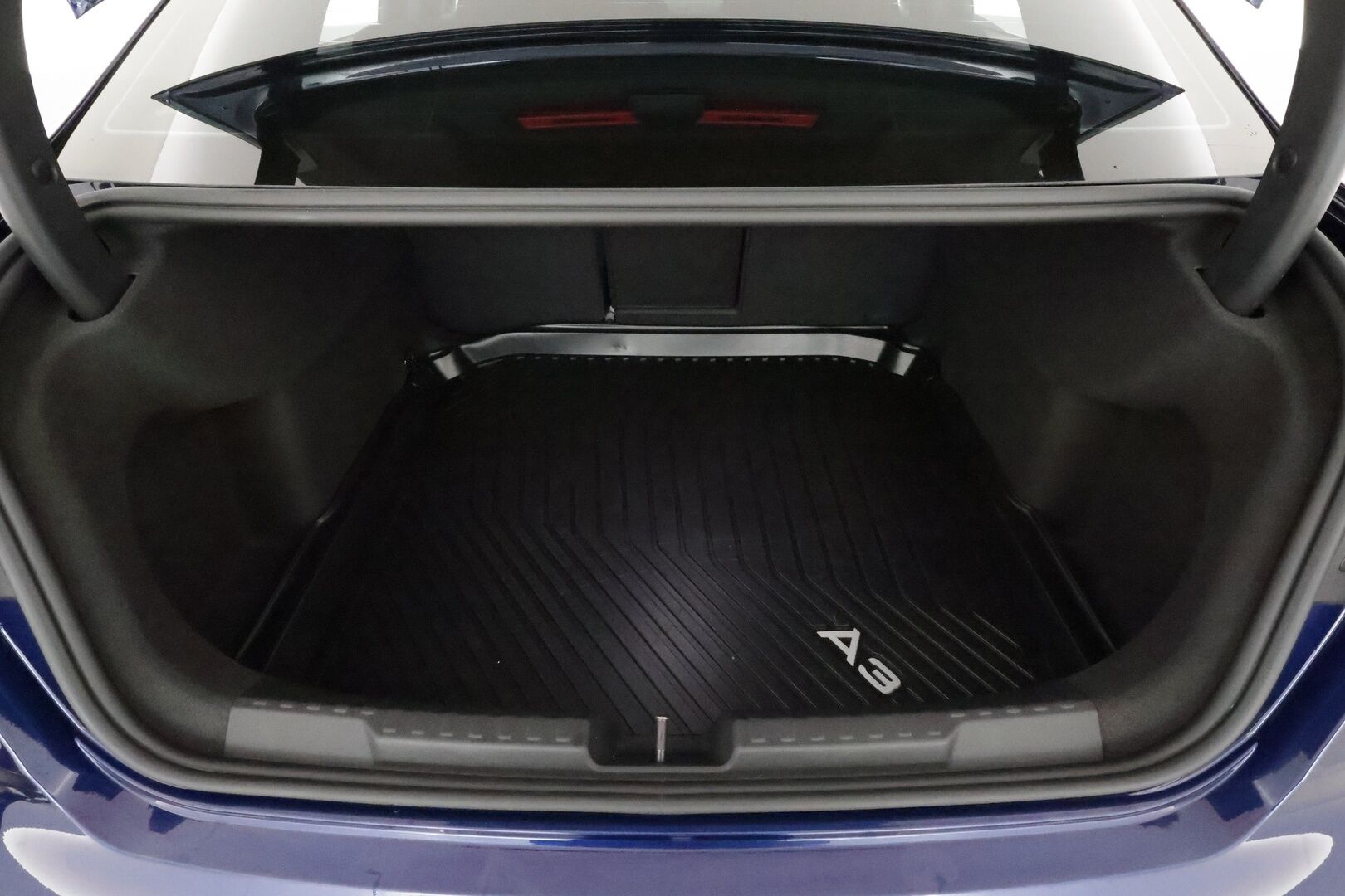 Audi A3 2021 Sedan Business Advanced 30 TFSI 81kW MHEV S tronic **Webasto / ACC / LED / P.Tutka / Sporttipenkit / Kaistavahti** - 1-om Suomi-auto / Kahdet Renkaat vanteineen / Nokian nastat talveksi / Merkkihuollettu! / Hienon värinen - HULLUT JOULUT KORKOTARJOUS 2,49% 