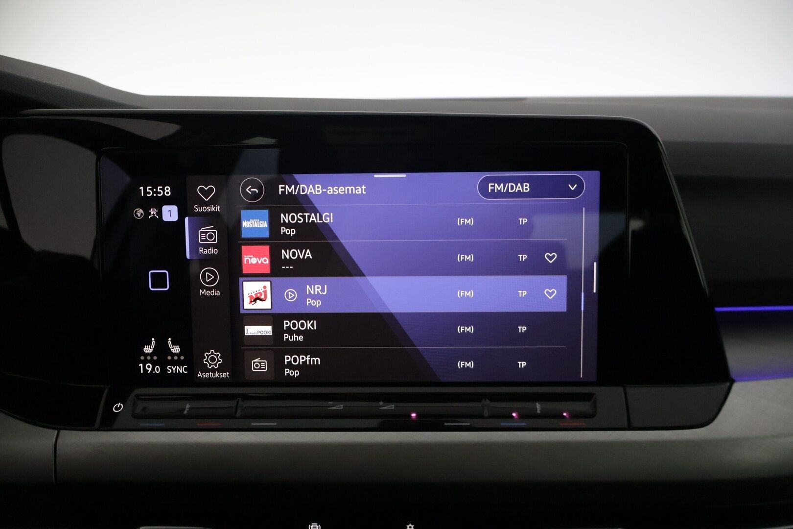 Volkswagen Golf 2021 1,0 eTSI 81 kW (MHEV) DSG-aut. * Suomiauto / Webasto / Peruutuskamera / ACC / Keyless Go / Ratinlämmitin * - Huollettu 72tkm 3/2026! / 2x renkaat / Apple CarPlay & AndroidAuto / Navi / Digimittaristo - HULLUT AVAJAISHULINAT KORKOTARJOUS 3,29 %