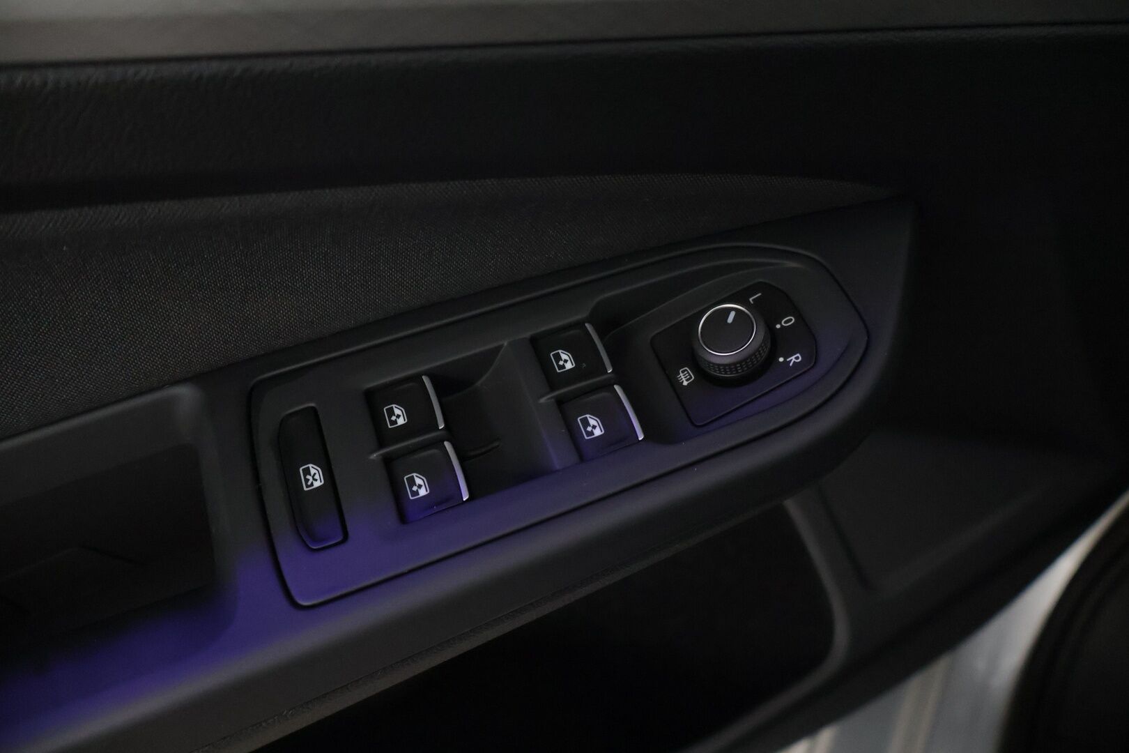 Volkswagen Golf 2021 1,0 eTSI 81 kW (MHEV) DSG-aut. * Suomiauto / Webasto / Peruutuskamera / ACC / Keyless Go / Ratinlämmitin * - Huollettu 72tkm 3/2026! / 2x renkaat / Apple CarPlay & AndroidAuto / Navi / Digimittaristo - HULLUT AVAJAISHULINAT KORKOTARJOUS 3,29 %