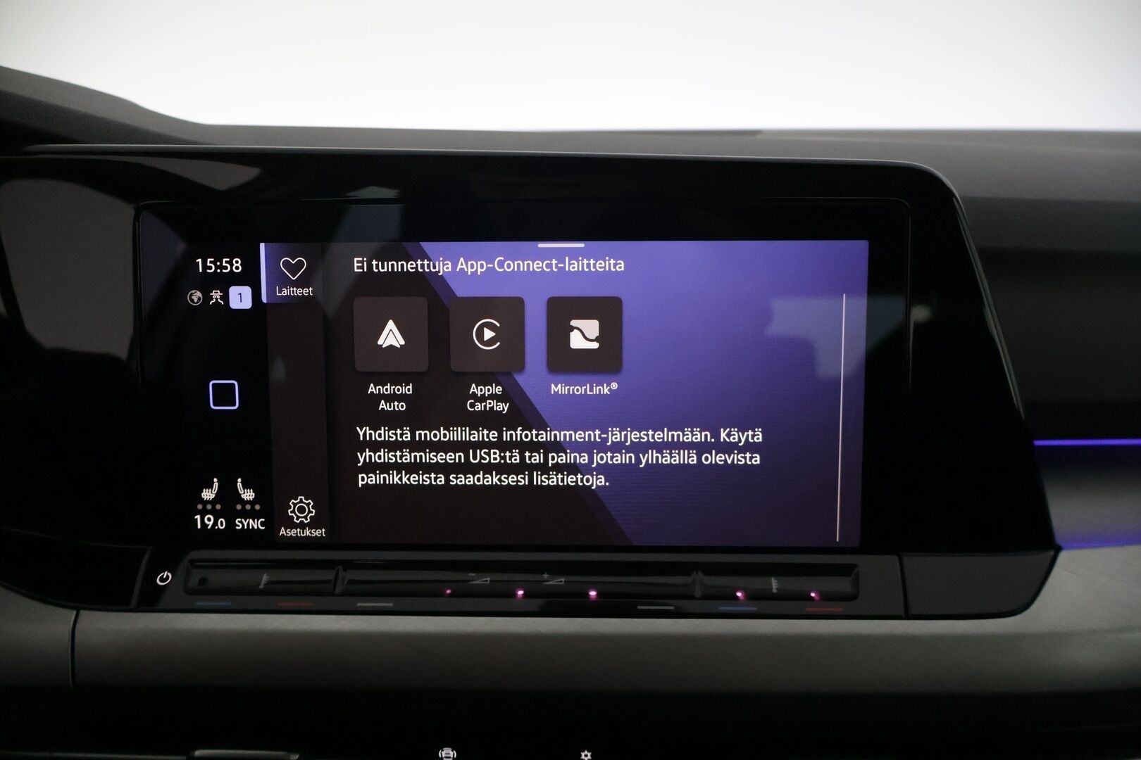 Volkswagen Golf 2021 1,0 eTSI 81 kW (MHEV) DSG-aut. * Suomiauto / Webasto / Peruutuskamera / ACC / Keyless Go / Ratinlämmitin * - Huollettu 72tkm 3/2026! / 2x renkaat / Apple CarPlay & AndroidAuto / Navi / Digimittaristo - HULLUT AVAJAISHULINAT KORKOTARJOUS 3,29 %