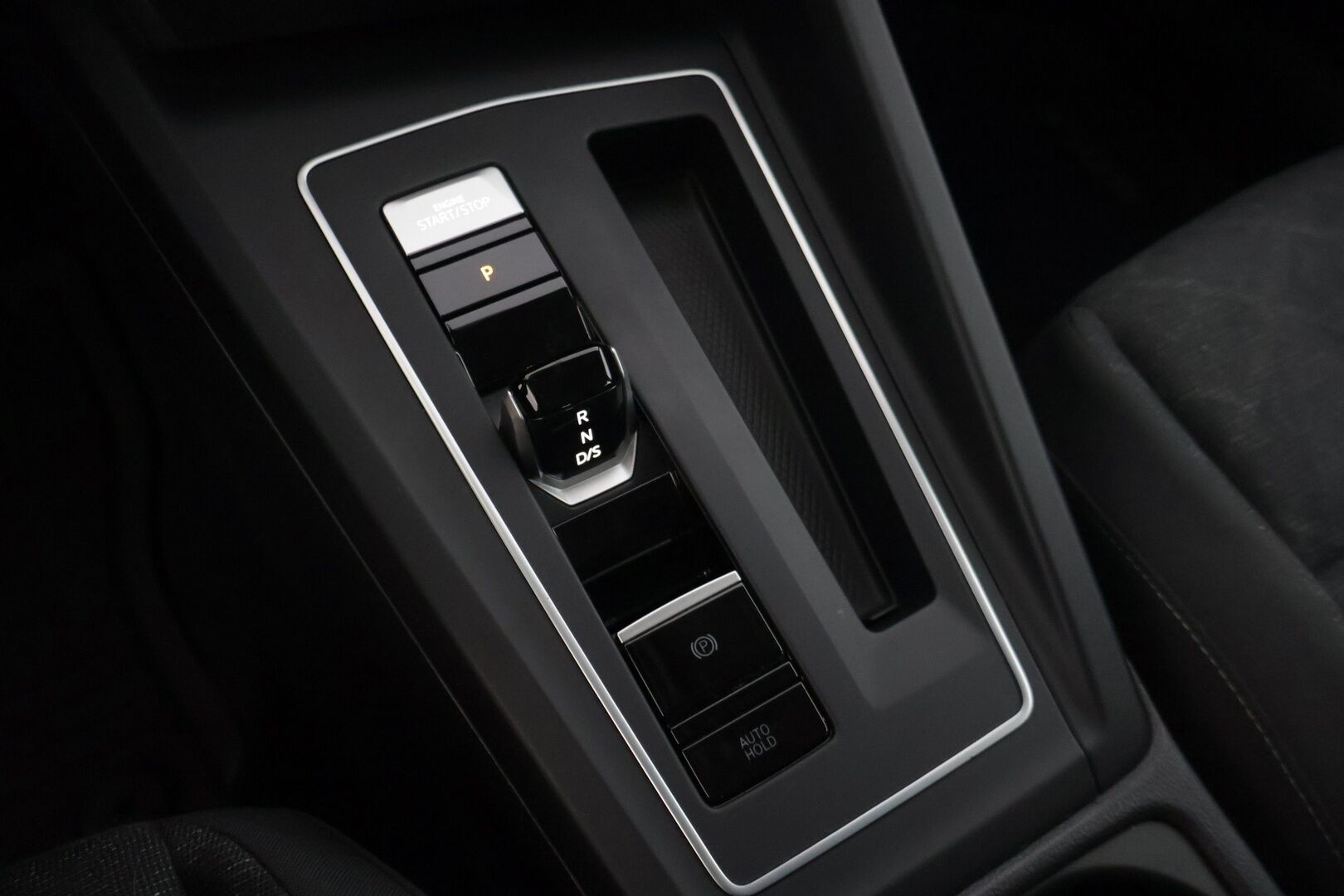 Volkswagen Golf 2021 1,0 eTSI 81 kW (MHEV) DSG-aut. * Suomiauto / Webasto / Peruutuskamera / ACC / Keyless Go / Ratinlämmitin * - Huollettu 72tkm 3/2026! / 2x renkaat / Apple CarPlay & AndroidAuto / Navi / Digimittaristo - HULLUT AVAJAISHULINAT KORKOTARJOUS 3,29 %