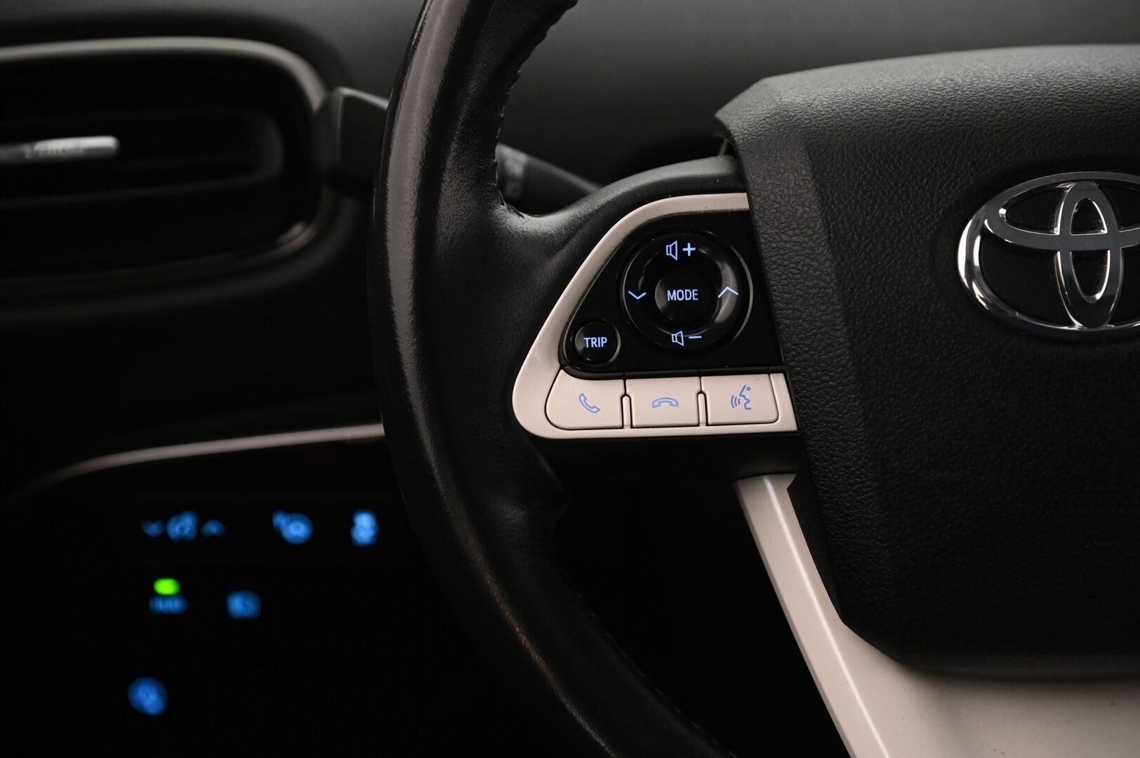 Toyota PRIUS PHEV 2018 Premium - *ACC / HUD / JBL Audio / Bi-Led / KeylessGo / Navi / Merkin tunnistus / BLIS*