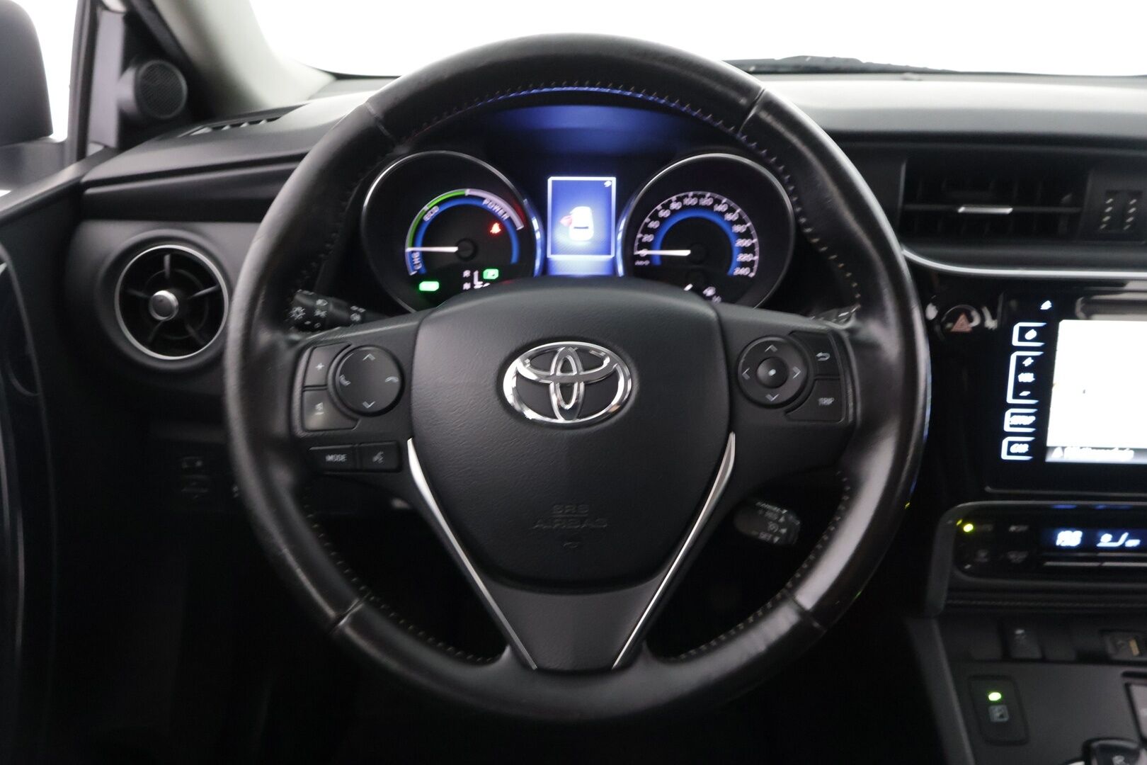 Toyota Auris 2017 1,8 Hybrid Active ** Vakkari / Navi / Bluetooth - ** Täydellinen huoltokirja / Kahdet renkaat aluilla **
