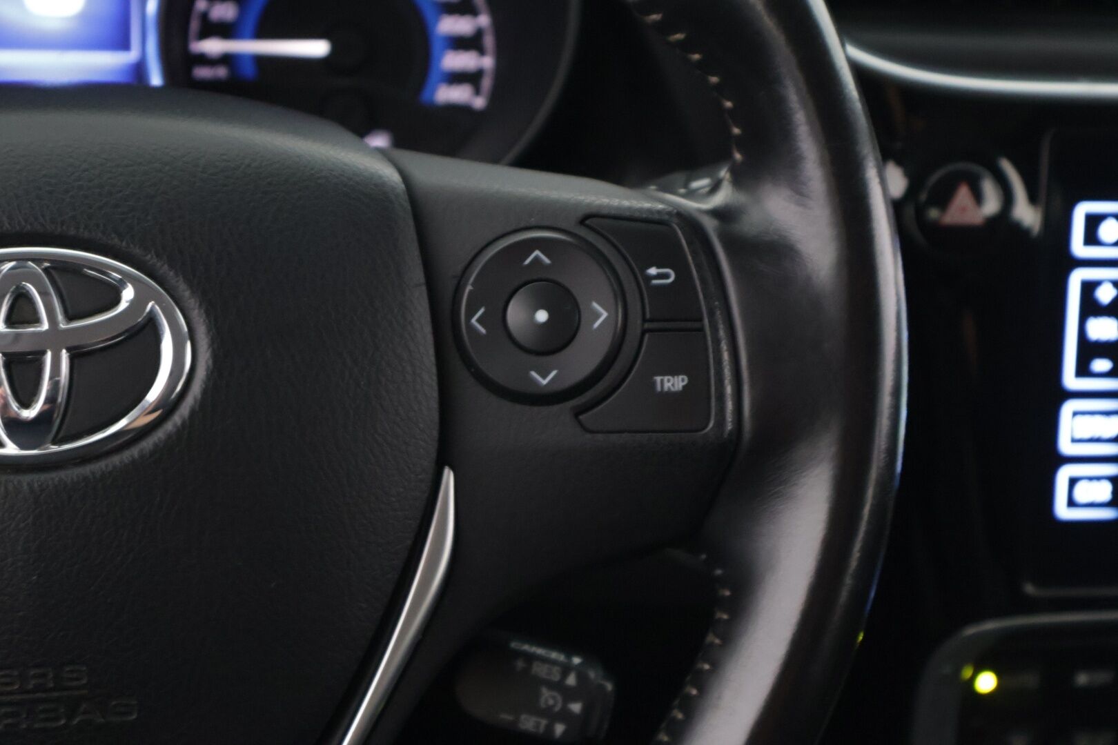 Toyota Auris 2017 1,8 Hybrid Active ** Vakkari / Navi / Bluetooth - ** Täydellinen huoltokirja / Kahdet renkaat aluilla **